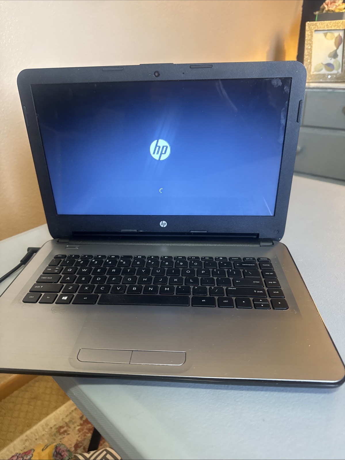 HP 14-an010nr 14″ AMD E2-7110, 32GB eMMC Chromebook w/ Webcam / HDMI NO CHARGER