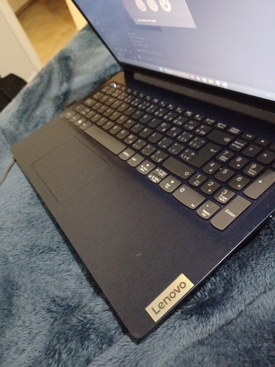 Lenovo IdeaPad 3 15ITL6 15.6″ (512GB SSD, Intel Core i3 11th, 3.0GHz, 8GB)…