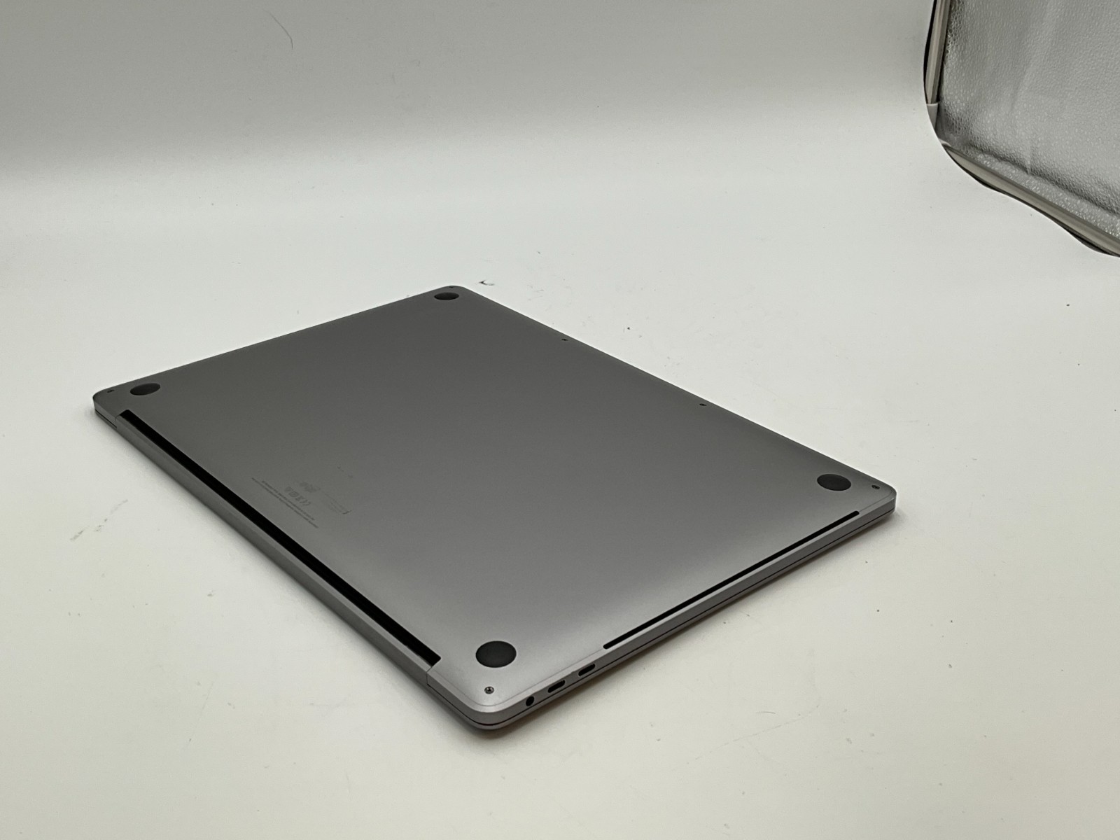 APPLE MacBook Pro 15 A1990 i7- 16GB 512GB SEQUOIA ^C02Z64J6LVDQ