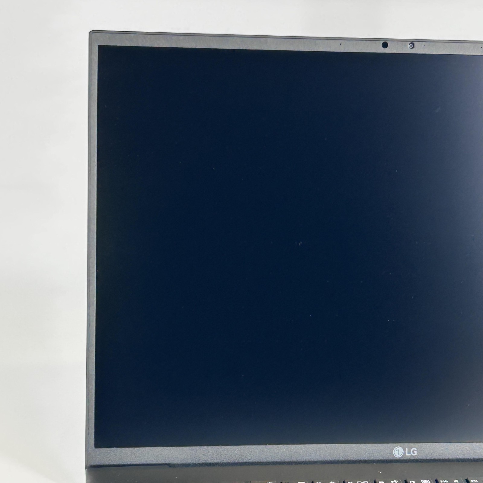 LG Gram 16 Black QHD+ 2.2 GHz i7-1360P 16GB 512GB SSD Very Good