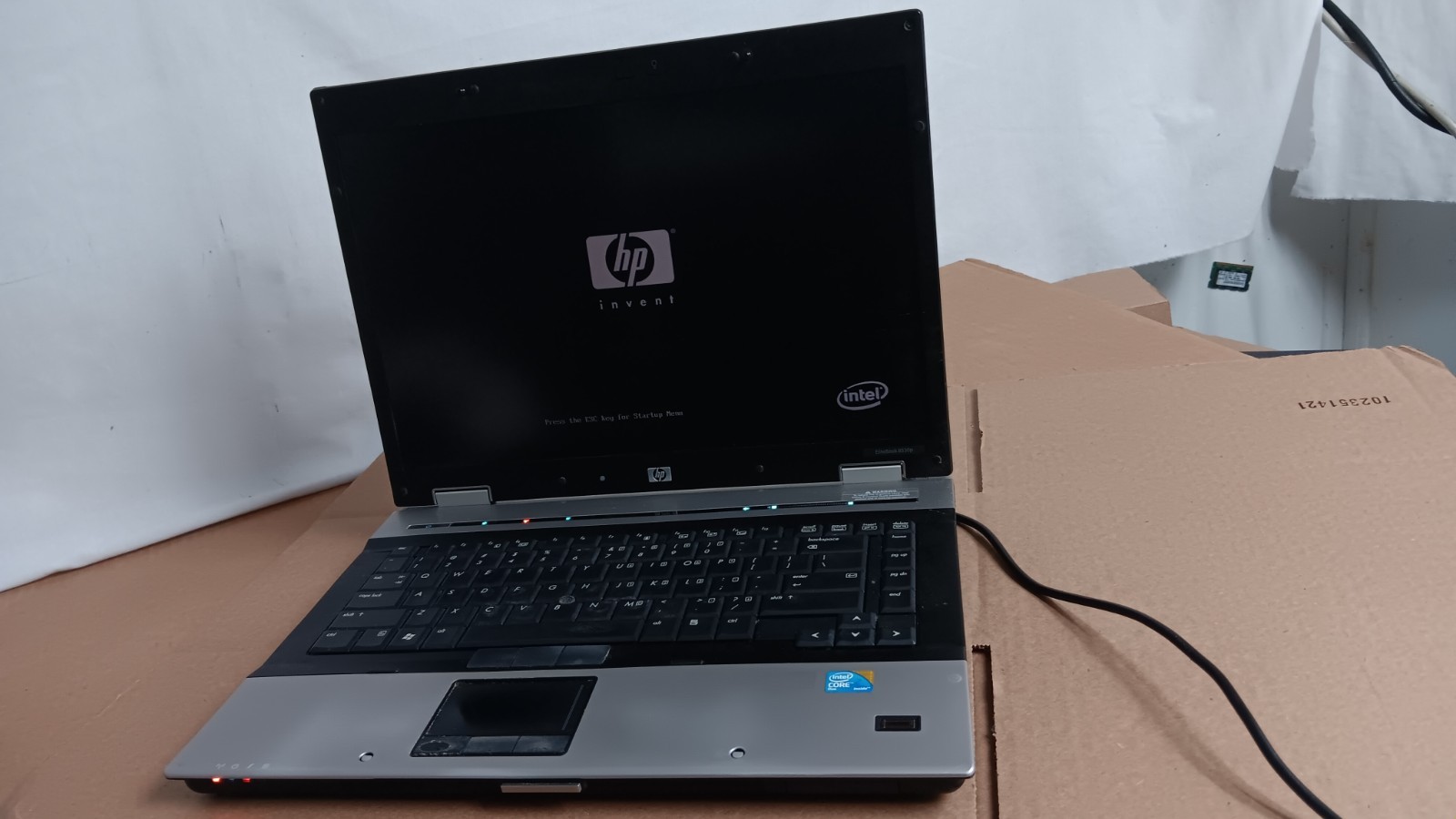 HP EliteBook 8530p Laptop Intel C2D @ 2.53 GHz 15.4″ LCD Screen DVD AC adapter