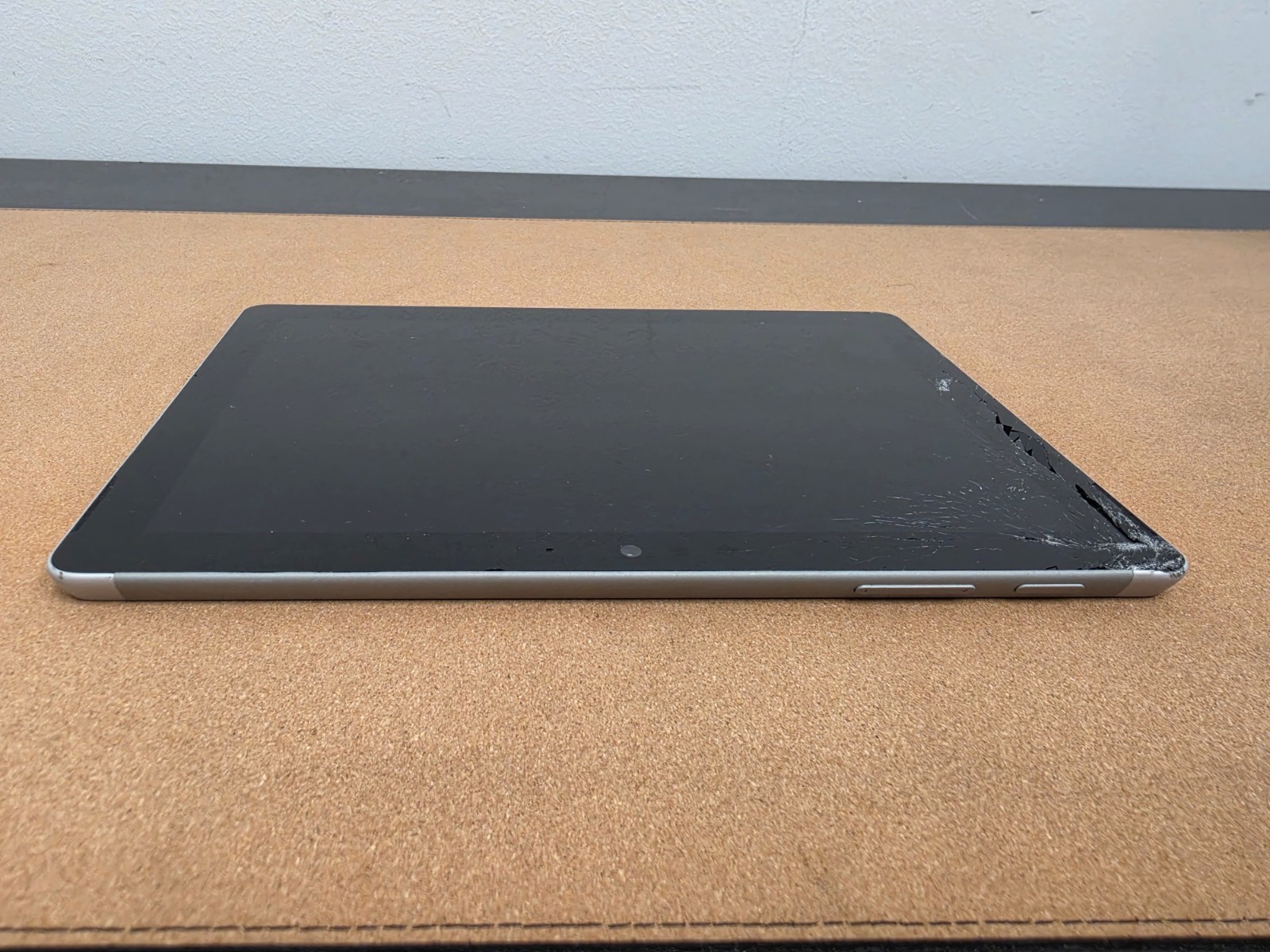 Microsoft Surface Go Pentium 4415Y 4GB Ram 64GB SSD Win 11 Pro ***READ***