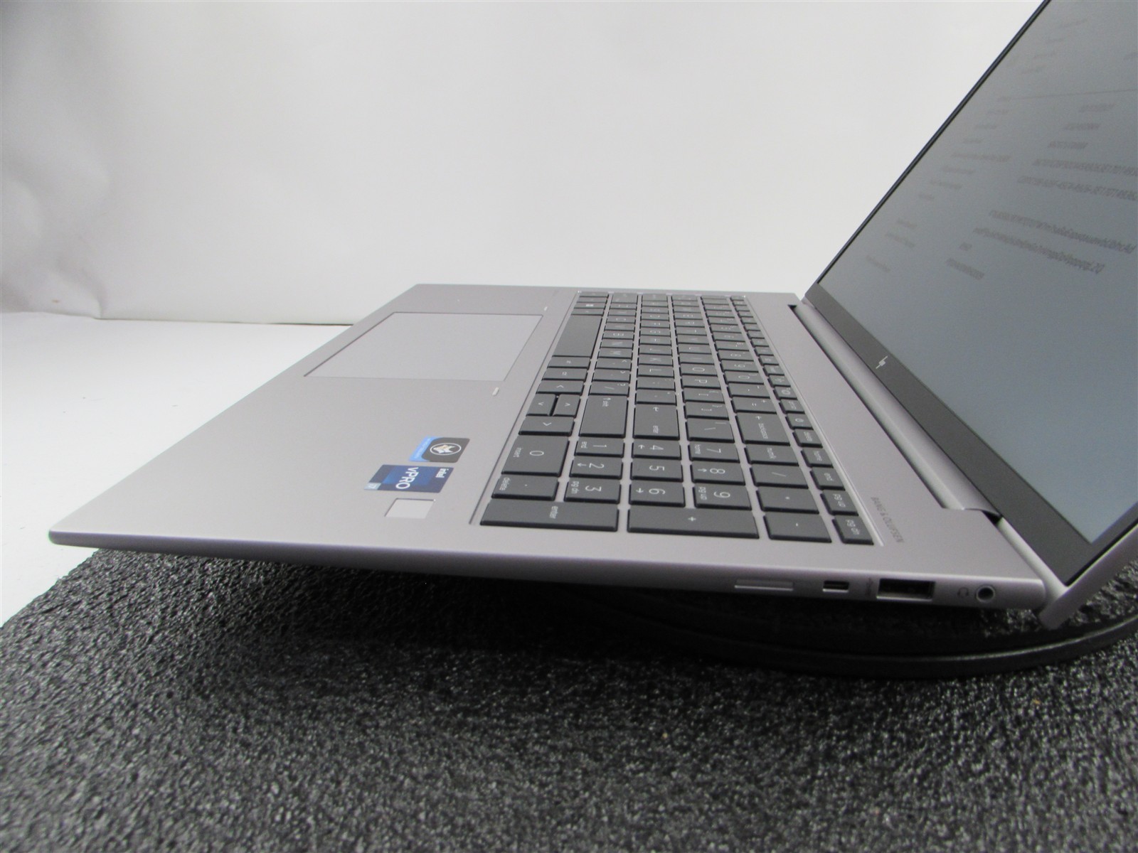 HP ZBOOK FIREFLY 16 (G9) 1920X1080 FHD I7-1265U 512GB SSD 16GB RAM NO O.S
