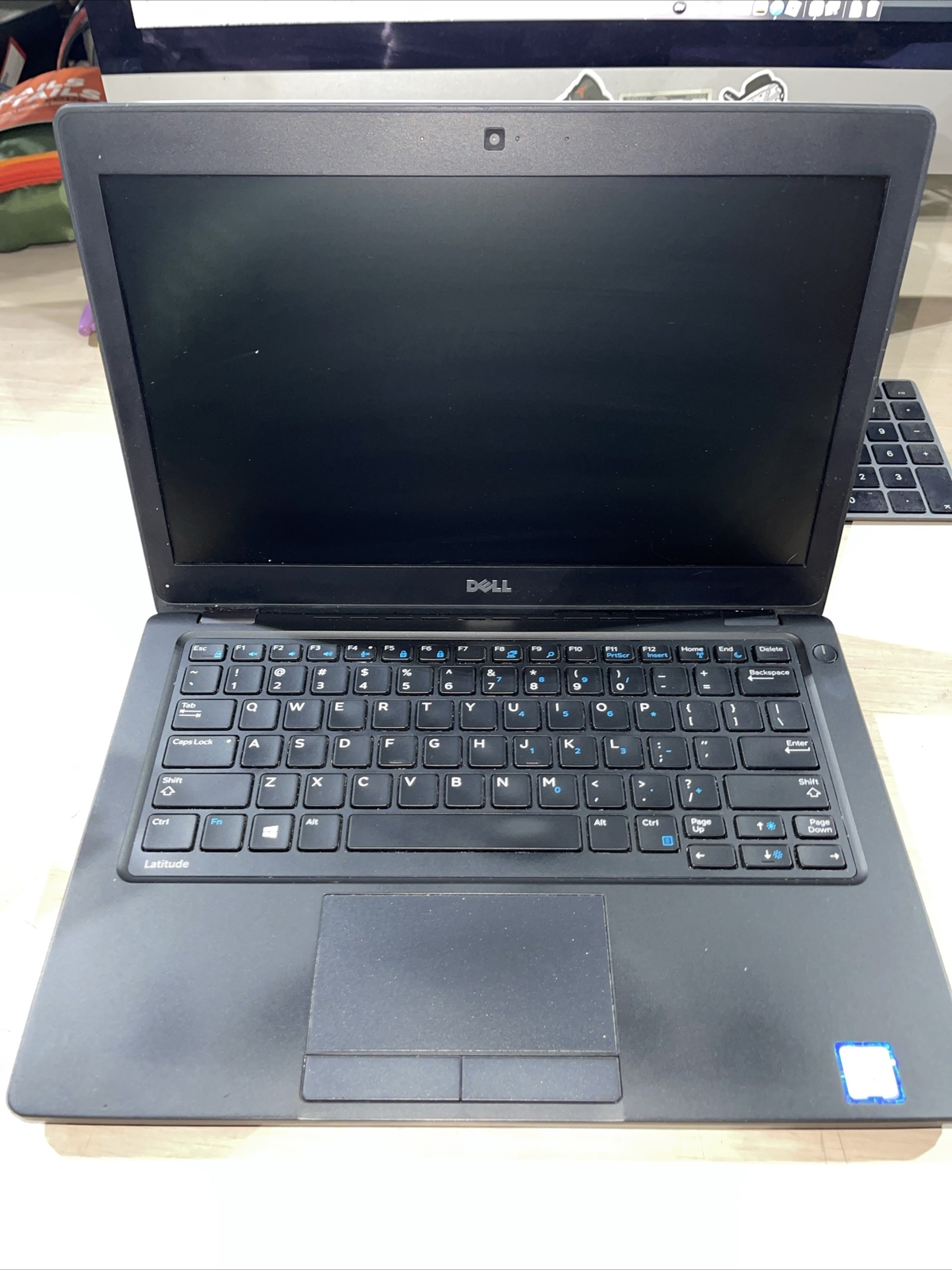 Dell Latitude 5280 Intel Core i3-7100U 2.40GHZ 8GB RAM NO HD