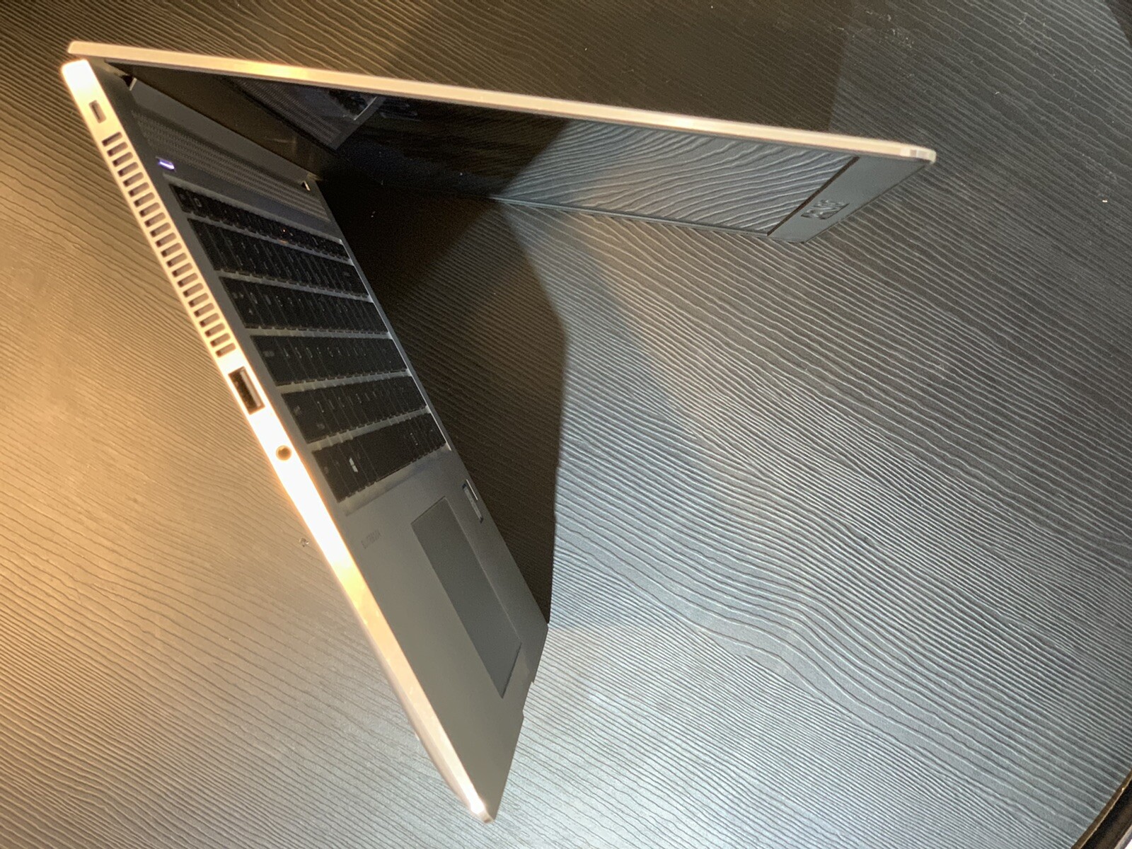 HP EliteBook 1040 G4| i7-7600U| 2.8GHz | 16GB RAM|51 2 GB SSD |Finger Print| 14″
