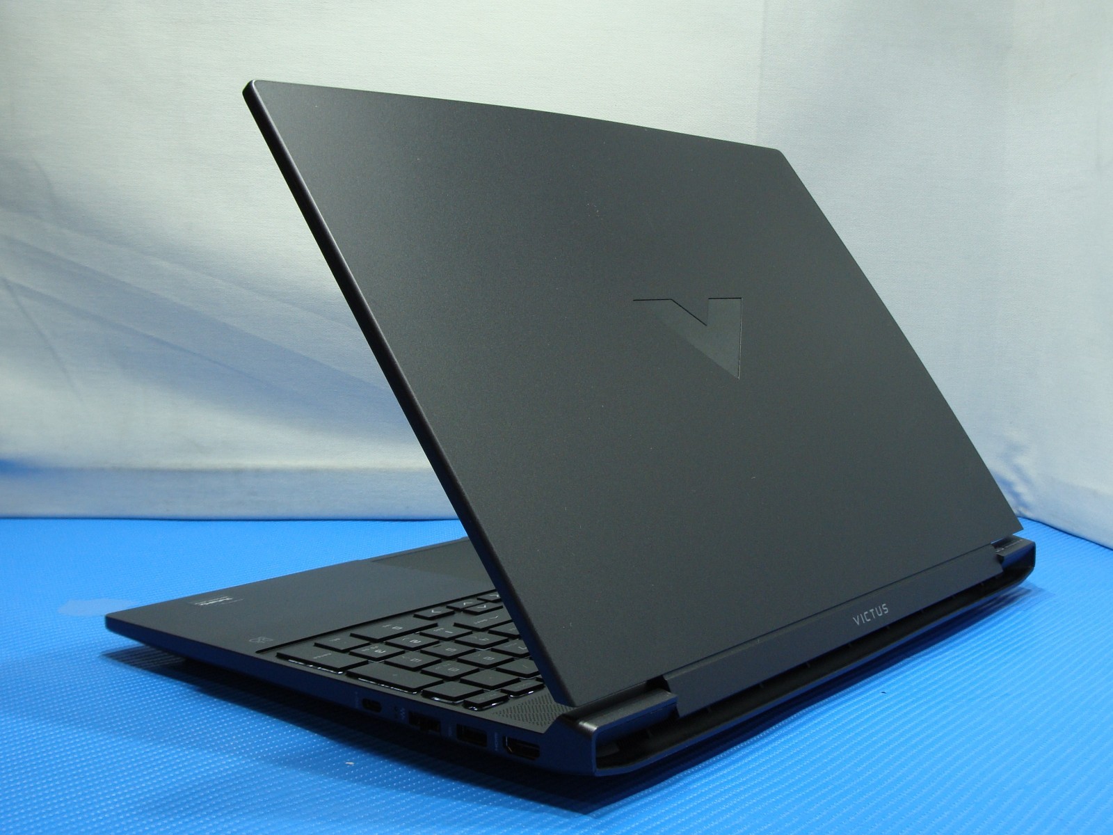 HP Victus 15-fb1013dx 15.6″ FHD 144hz AMD RYZEN 5 3.2GHz 16GB 1TB RTX 2050 4GB