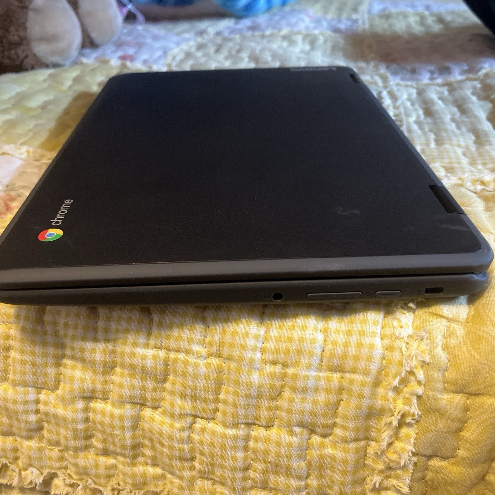 Lenovo 300e Chromebook 81H0 (11.6″ Touch, 4GB, 32GB eMMC, ChromeOS) w/ Charger