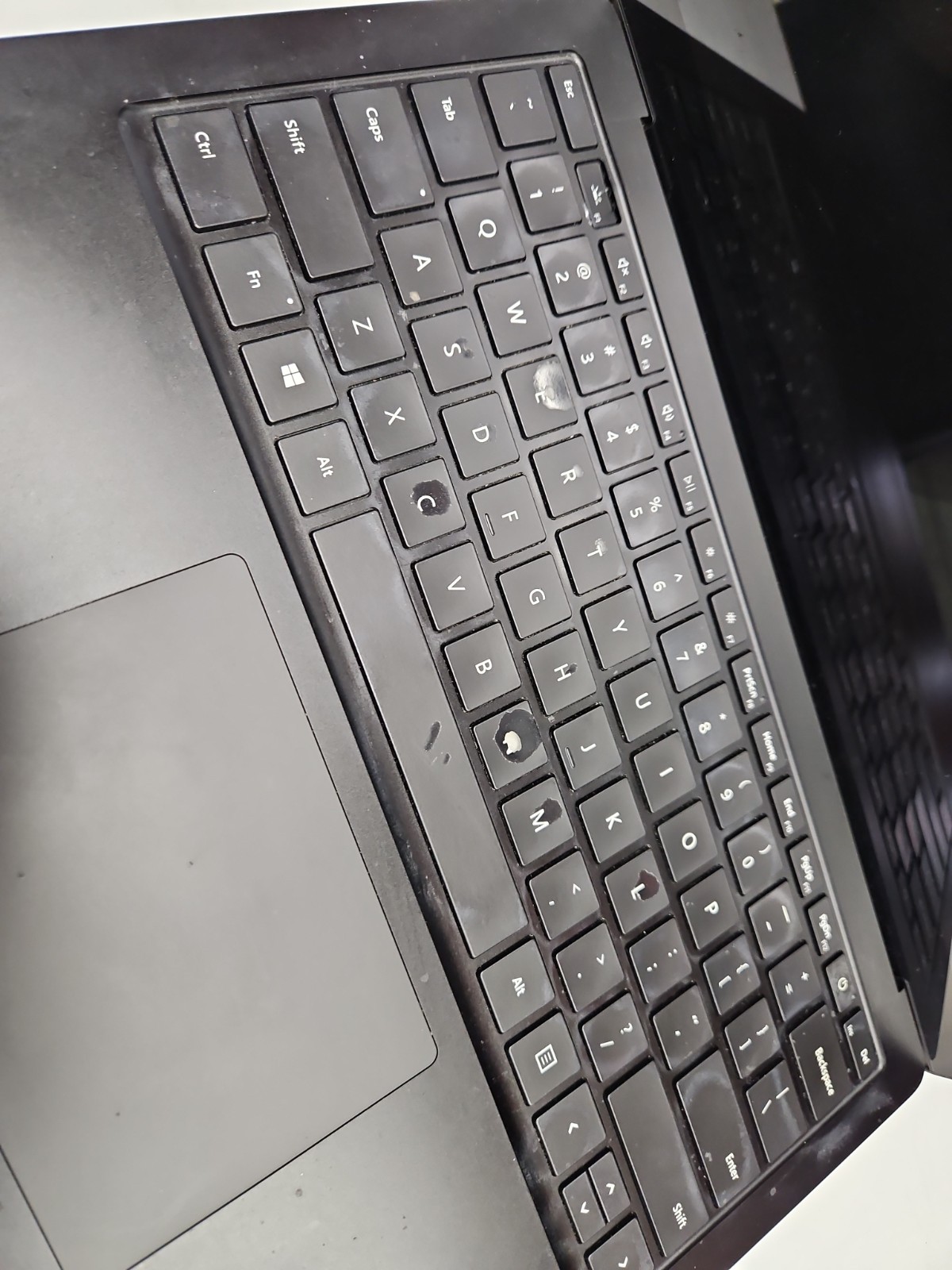 Lot of (16) Microsoft A1951 / A1868 Surface Laptops for Parts – Non Working