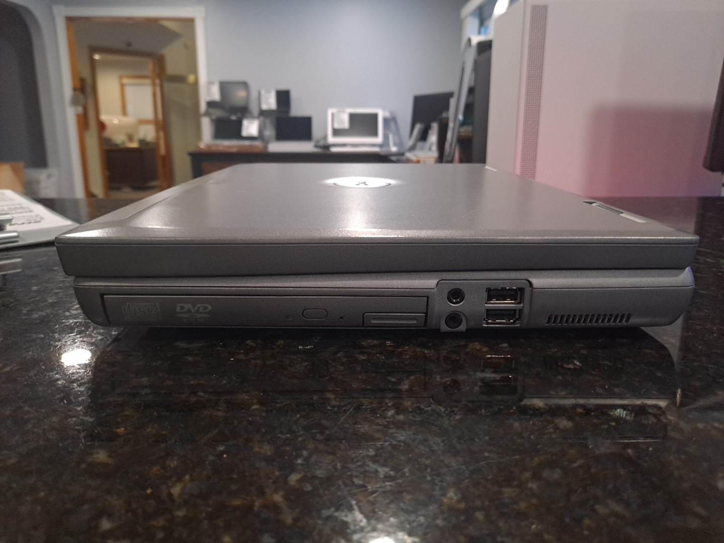 Dell Latitude D810 15″ Laptop Intel Pentium -BOOTS TO BIOS