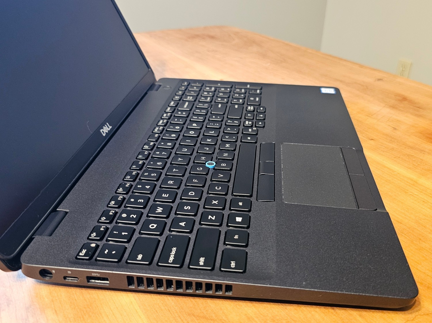 Good Dell Latitude 5500 i5-8265U 1.6GHz 8GB RAM 256GB NVMe Full HD AC & Battery