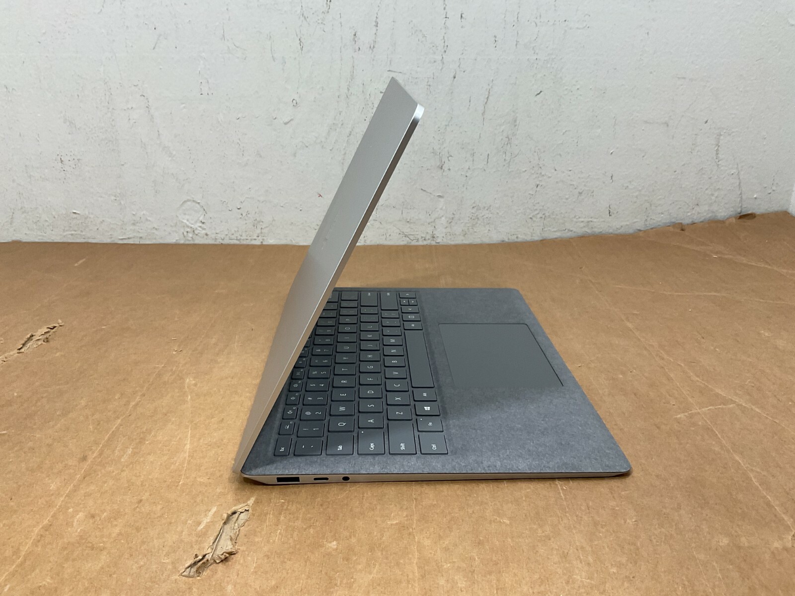Microsoft Surface Laptop 3 i5-1035G7 16GB 256GB 13.5″ W10P Platinum Touchscreen