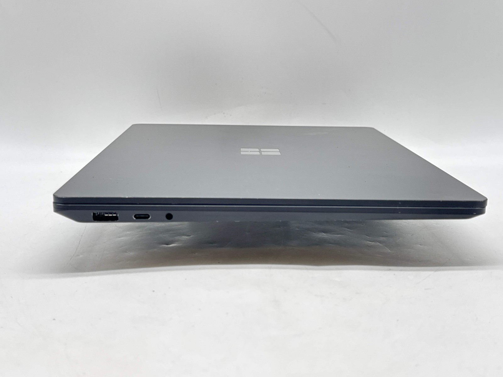 Microsoft Surface Laptop 4 13.5″ i5-1145G7 8GB 512GB SSD Works Good – Bad USB Po