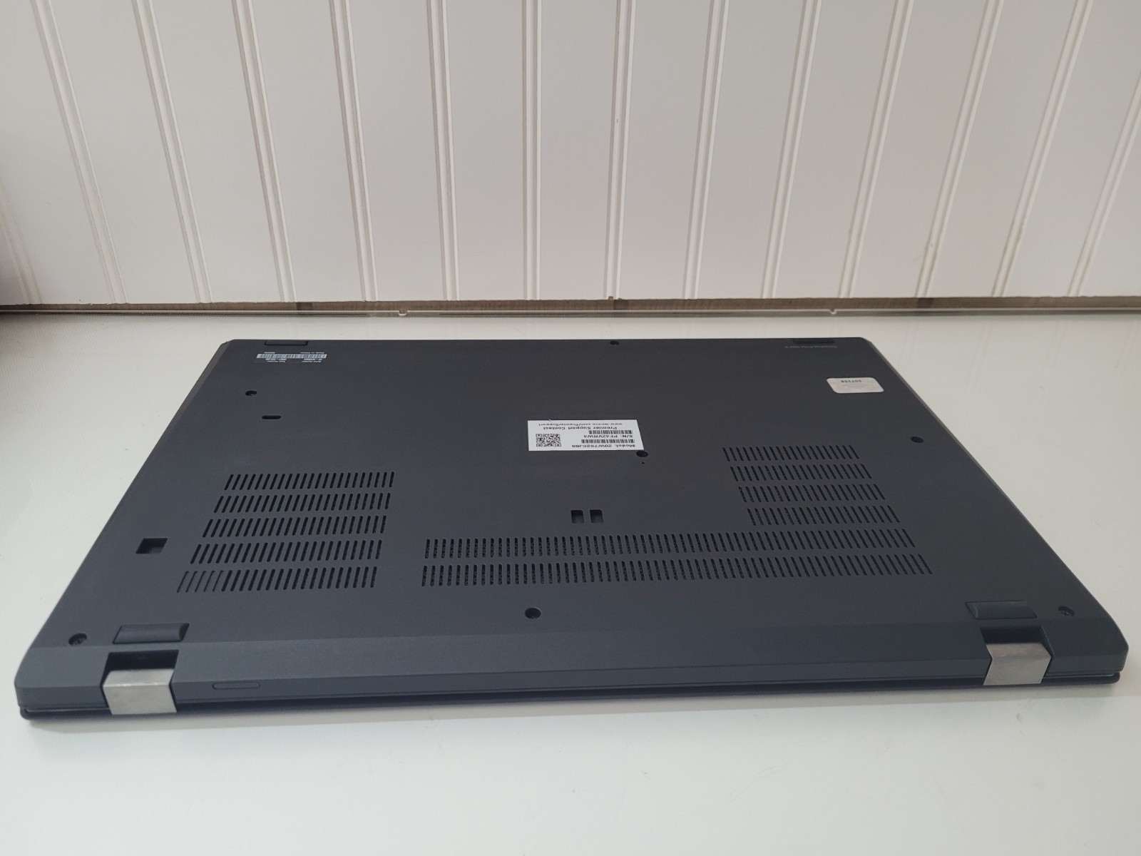Lenovo ThinkPad P52S Intel Core i7-8550U 1.80Ghz 8GB Ram No SSD 15.6″ Laptop