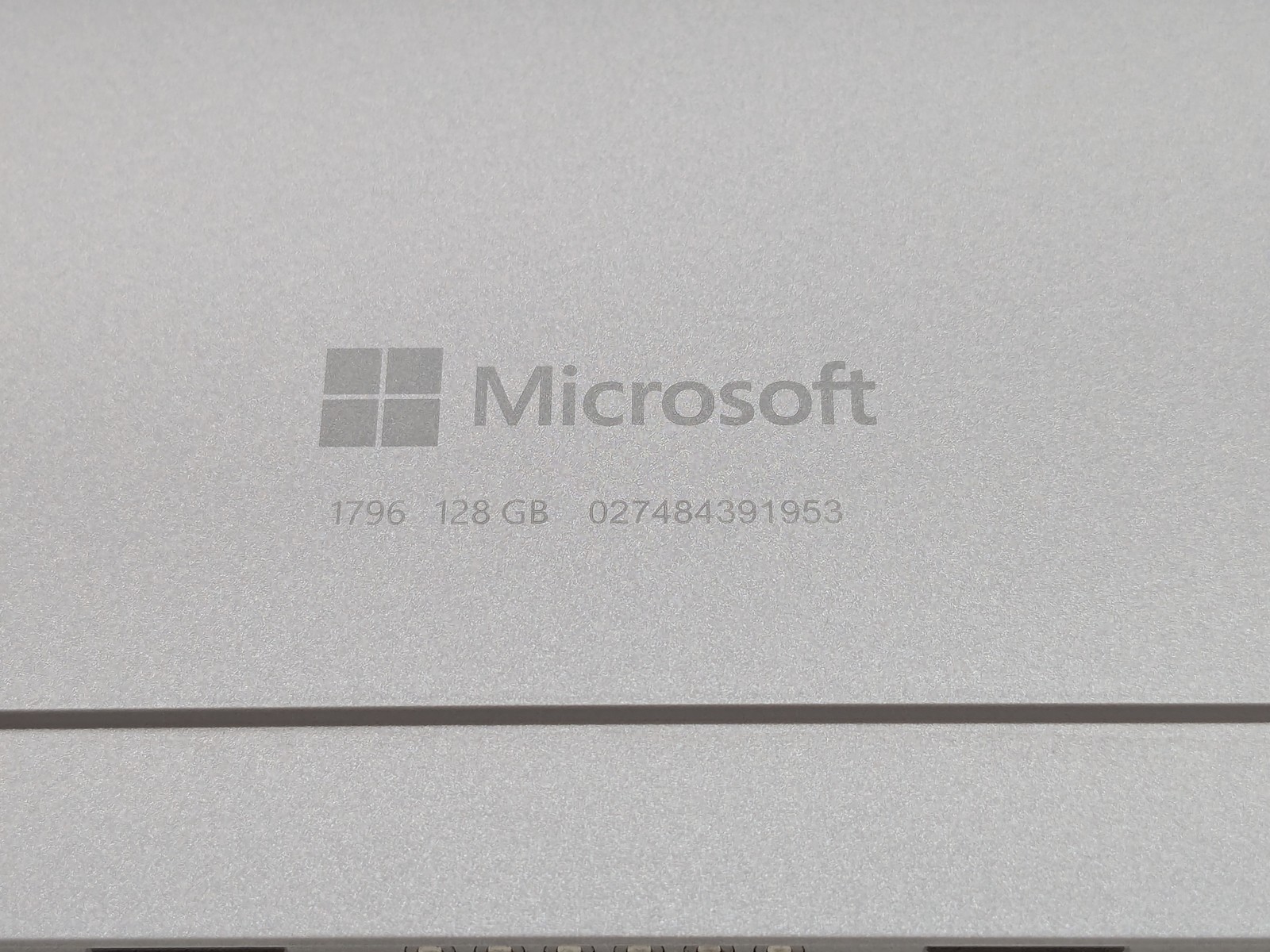 Microsoft Surface Pro 6 2-in-1 12″ 2736 x 1824 I5-8350U 128GB SSD 8GB *READ*