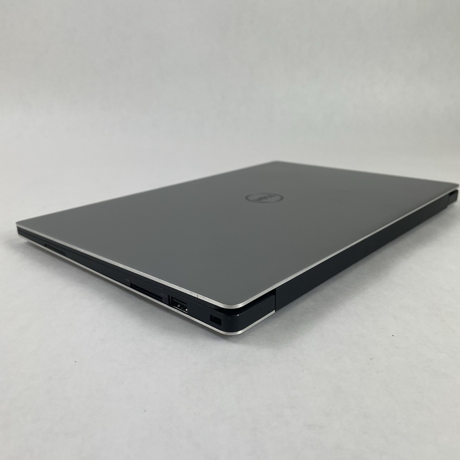 Dell XPS 13 9360 13.3″ i5-7200U 2.50 GHz 4 GB RAM No SSD/OS/AC/Battery