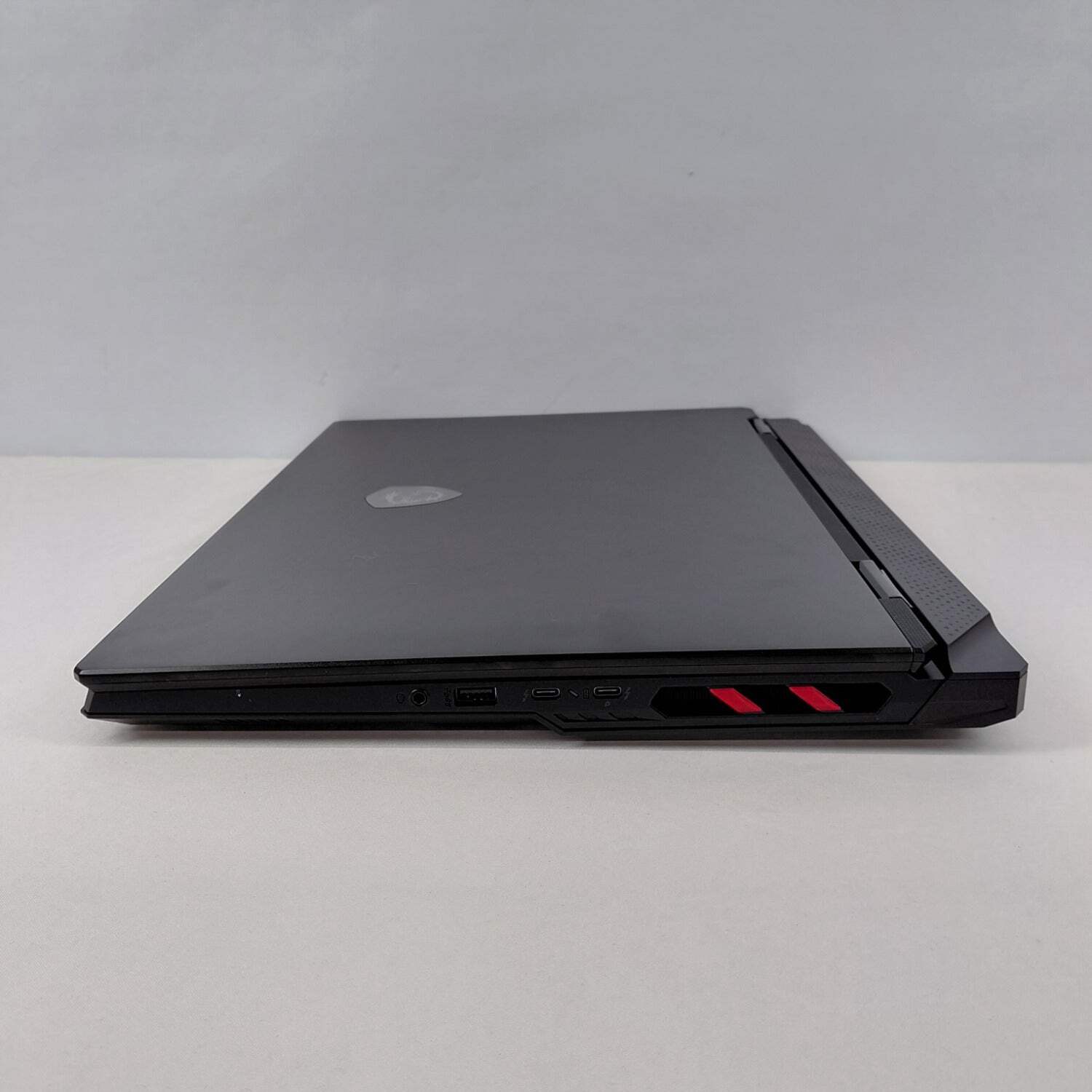 MSI Raider 18 HX A14VHG 18″ i9-14900HX 2.2GHz 32GB RAM 2TB GeForce RTX 4080