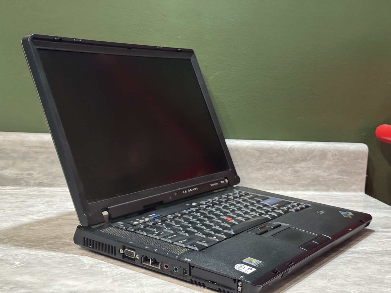 Lenovo ThinkPad Z61M Intel Core Duo T2400 1.83GHz 2gb RAM 200gb HDD Windows XP