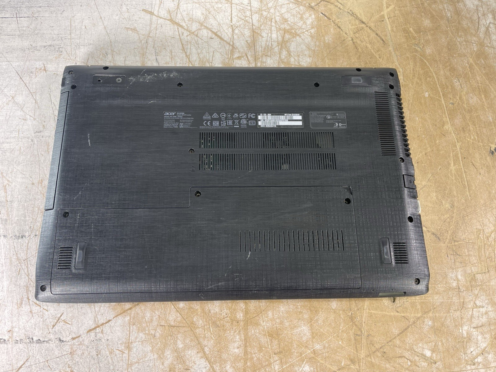 ACER ASPIRE E5-576-392H i3-8130U @ 2.20GHz, 8GB RAM, NO HDD/OS