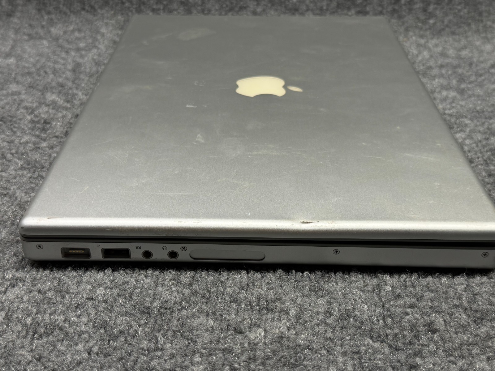 Apple MacBook Pro A1226 15″ Laptop Core 2 Duo T7800 2.60GHz 2GB RAM 200GB HDD