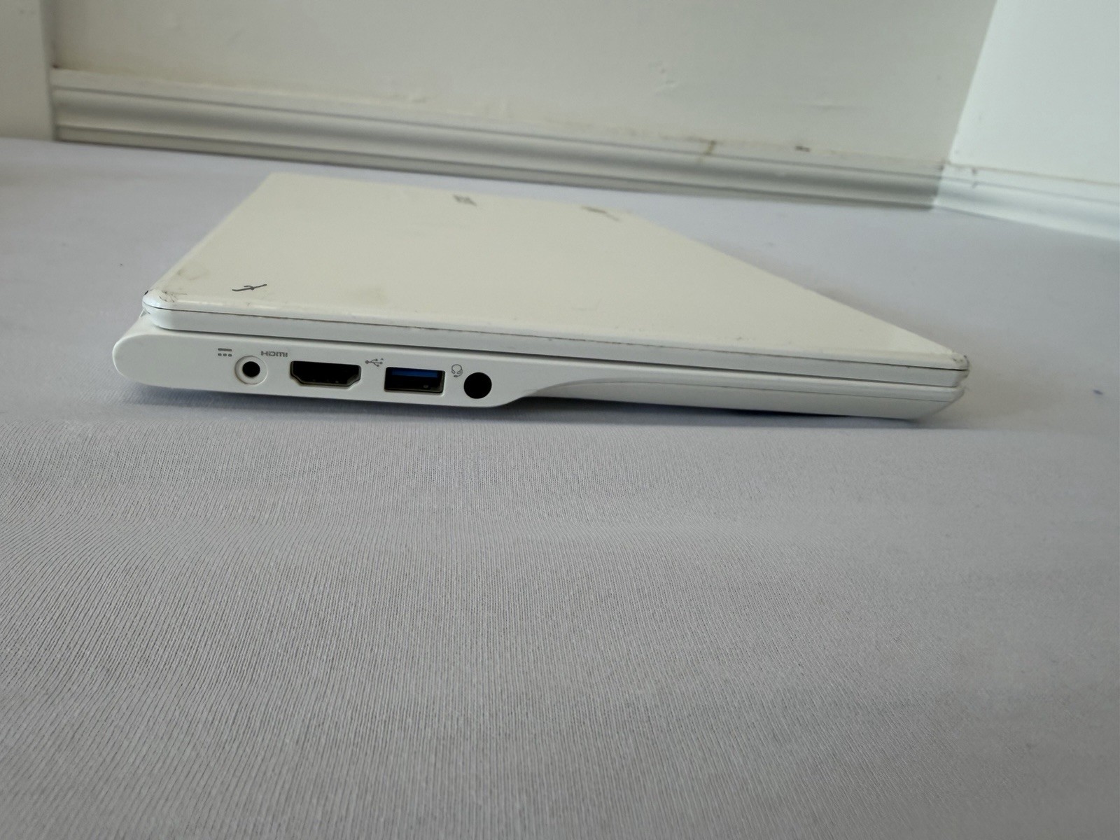 Acer Chromebook C720P-2600 Laptop – Intel Celeron 2955U – RAM 2GB – Read Descrip