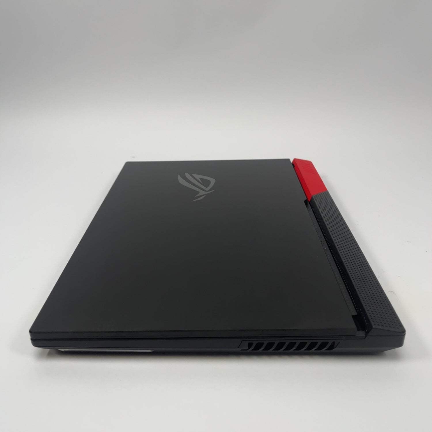 Asus ROG Strix G15 15.6″ Ryzen 9 5980HX 32GB RAM 512GB SSD AMD Radeon RX 6800M