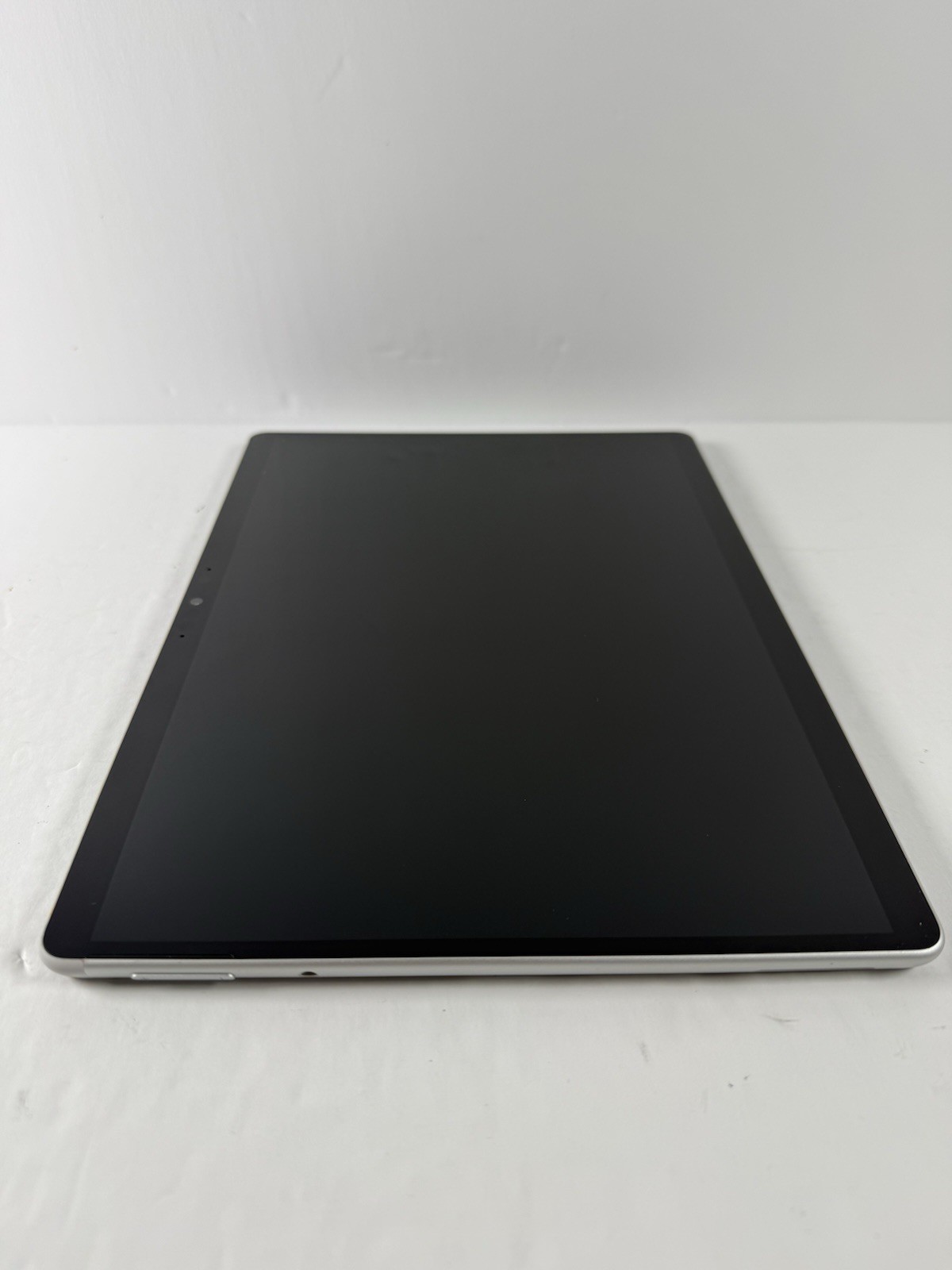 Microsoft Surface Pro 8 (1982) i5-1145G7 – 16GB RAM – 256GB 120Hz – Win 11 Pro