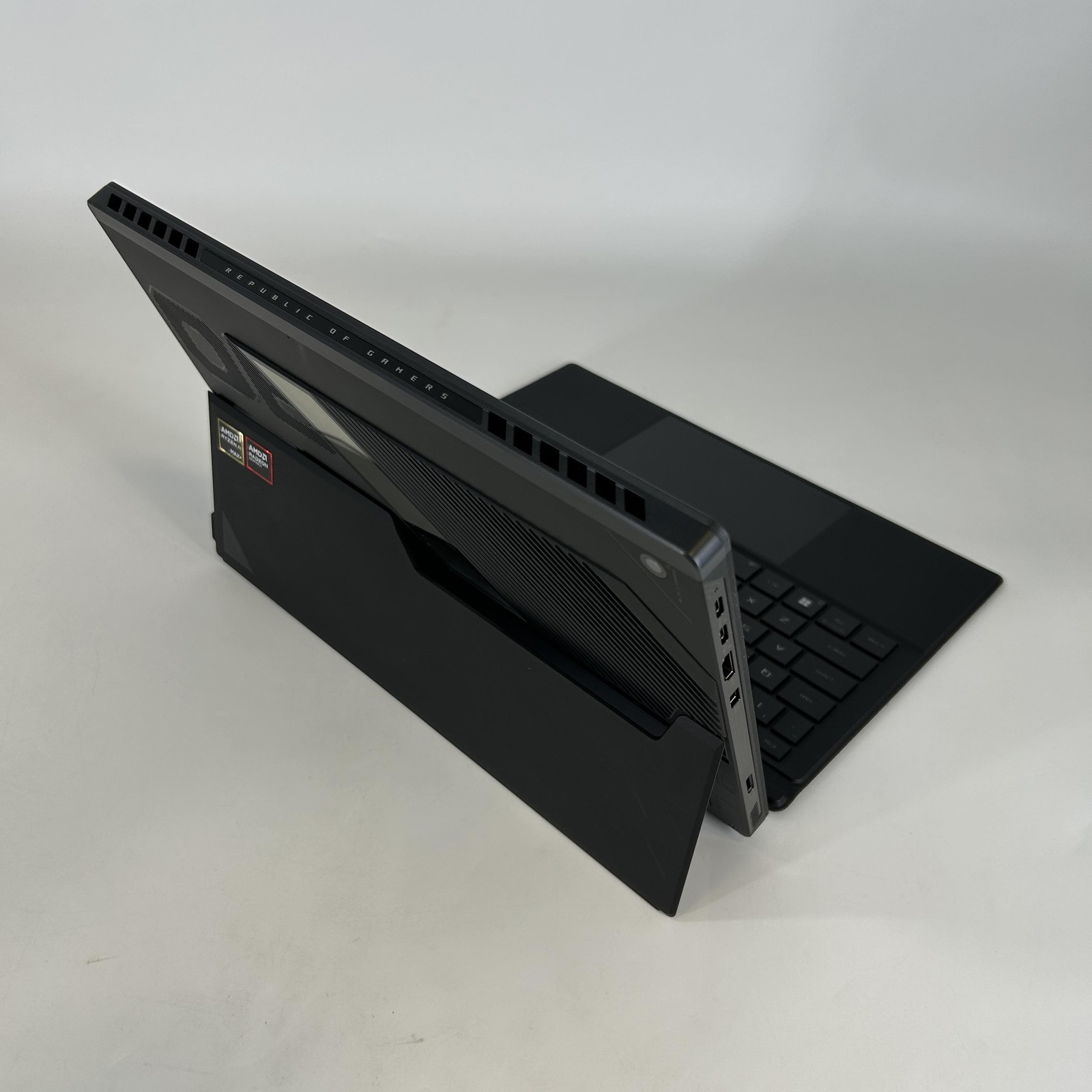 Asus ROG Flow Z13 GZ302 180Hz QHD+ TOUCH 3.0 GHz RYZEN AI MAX+ 395 64GB 2TB SSD
