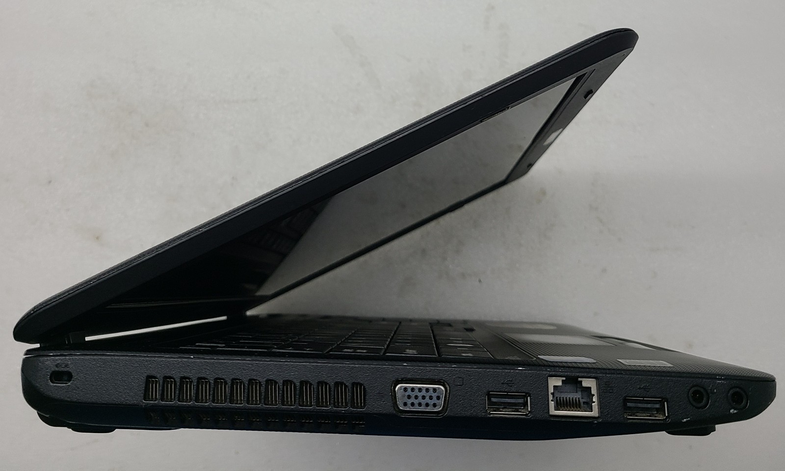 Toshiba Satellite C655 15.6″ Laptop Intel Pentium B960 4GB Ram NO HD/OS (FL)