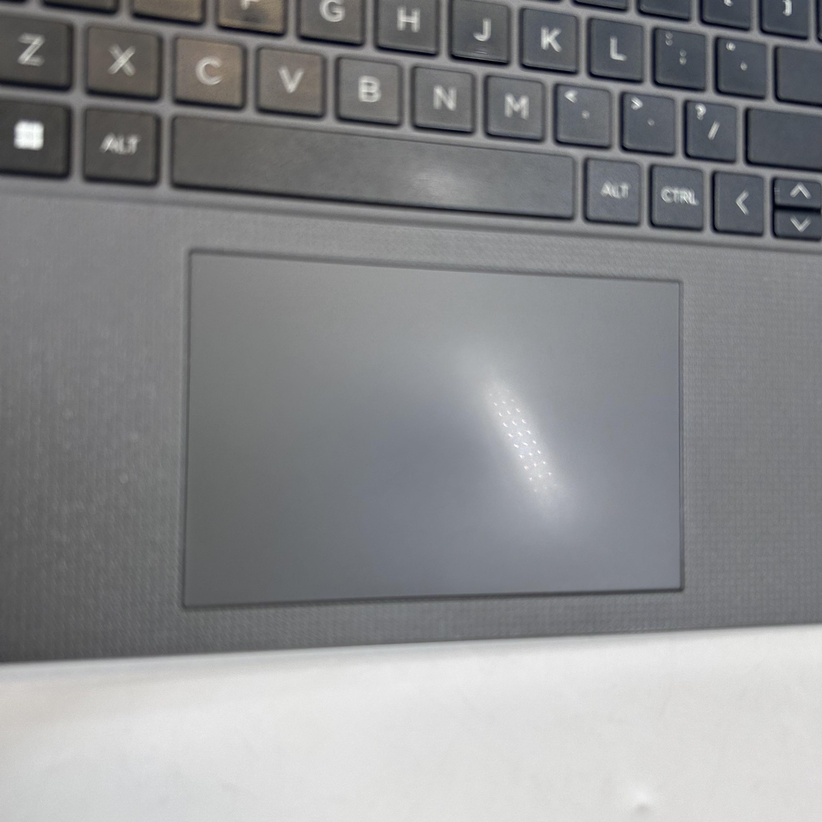 HP 255 G10 15.6 Silver HD 2.0 GHz Ryzen 3 7320U 8GB RAM 256GB SMOKE/HERBAL ODOR