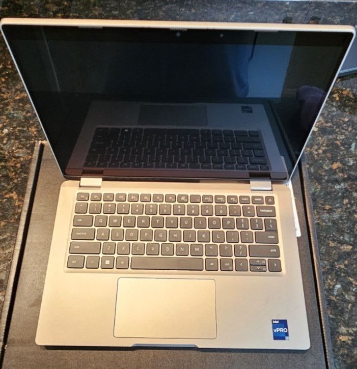 Dell Latitude 5330 – 13.3″ FHD Touch Laptop – i7-1265U , 32GB – 512GB – W11 Pro