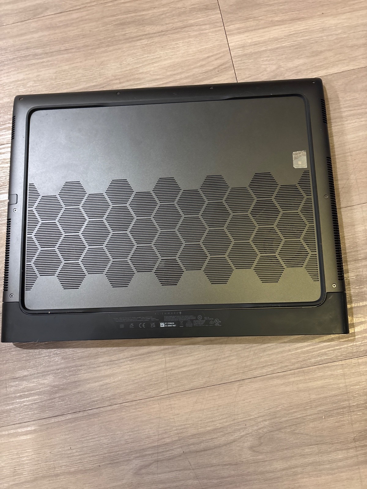 Dell Alienware M18 R1 18″ Ryzen 9 7945@2.5GHz 32GB RAM 1TB SSD RX 7900M *READ*