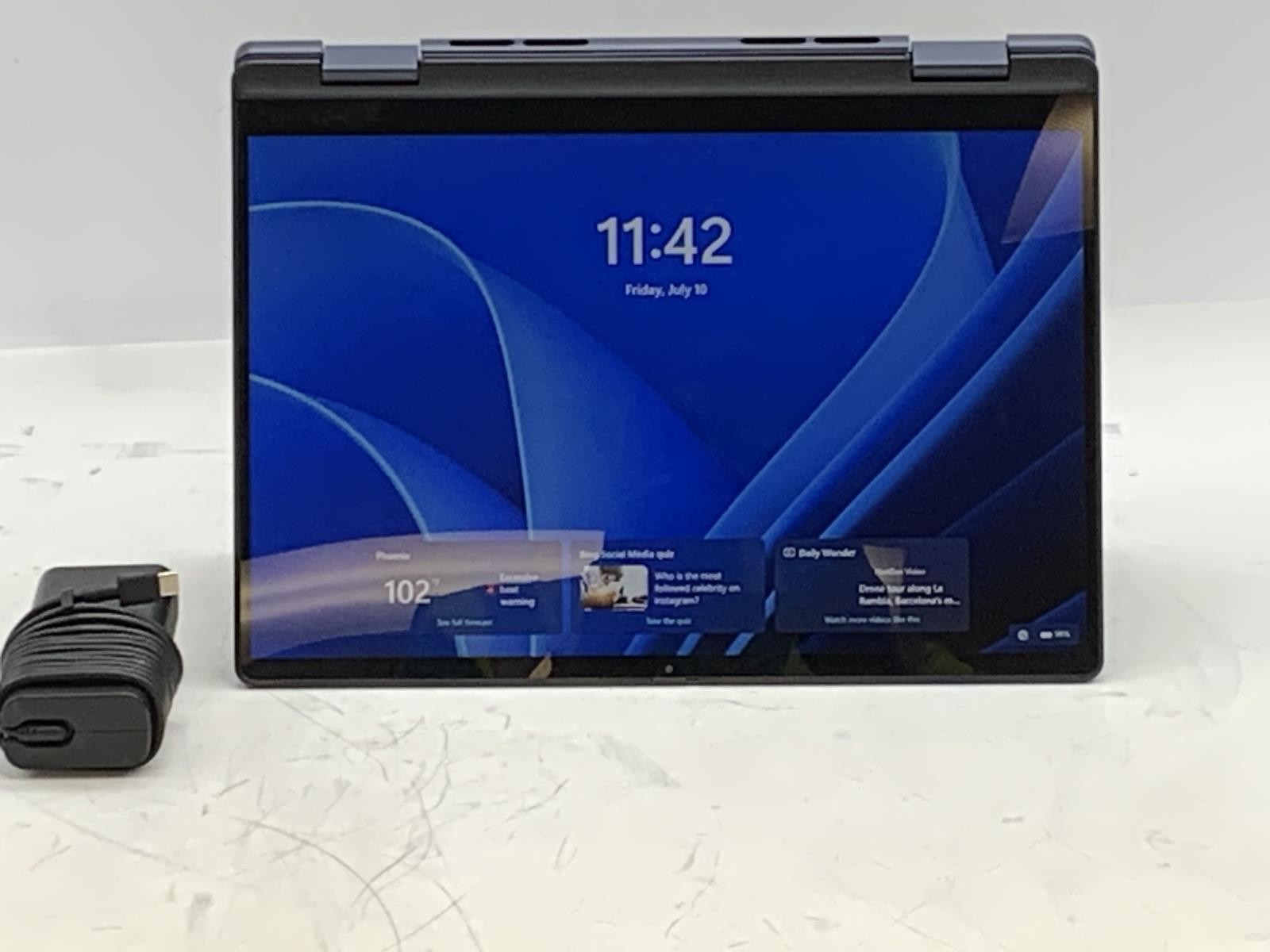 Dell Inspiron 14 7440 2-in-1 AMD Ryzen 7 8840HS 512GB SSD 16GB DDR5 W11P