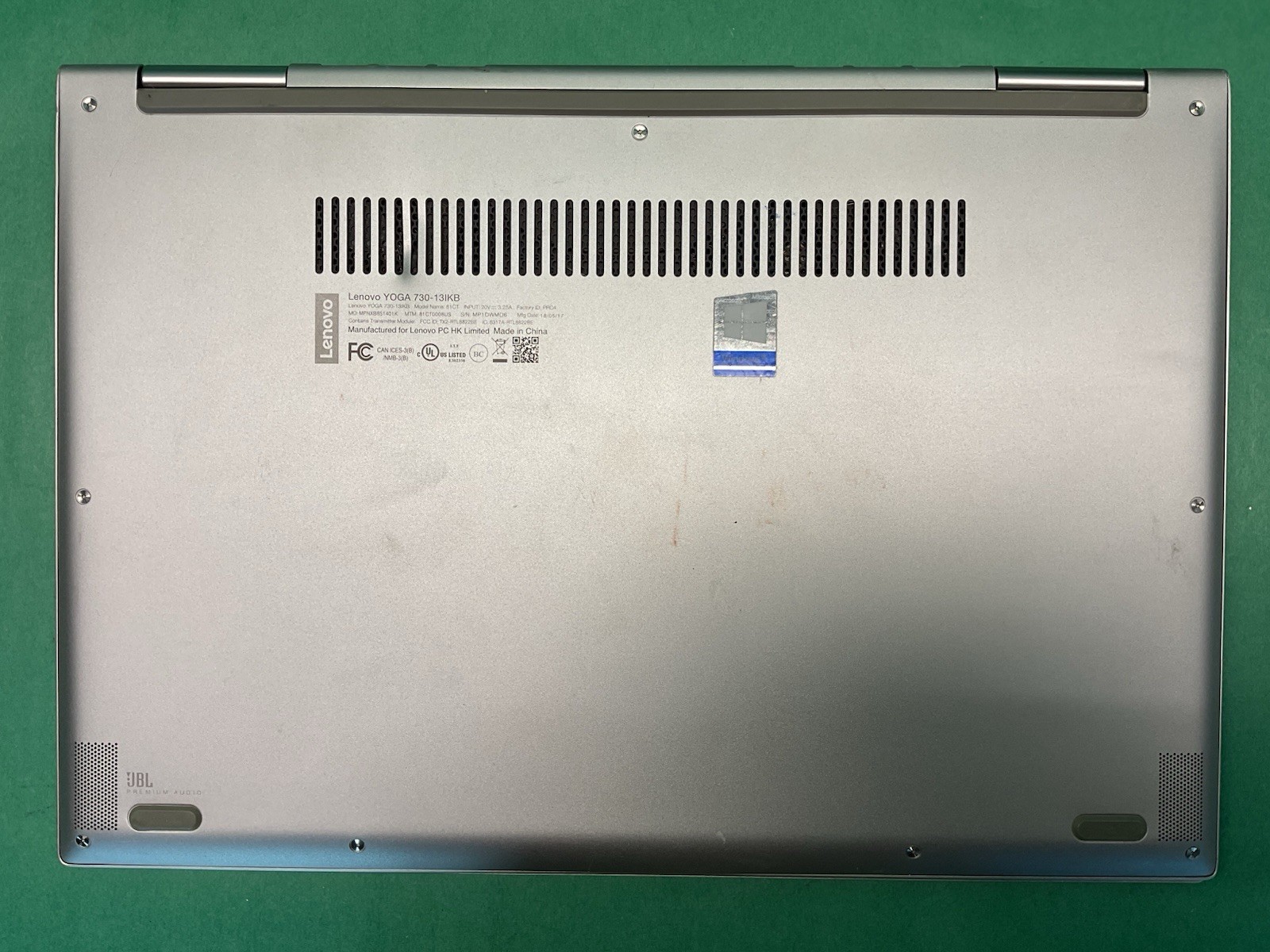 Lenovo Yoga 730-13IKB – Broken Screen – Powers On – NO HARD DRIVE- Untested