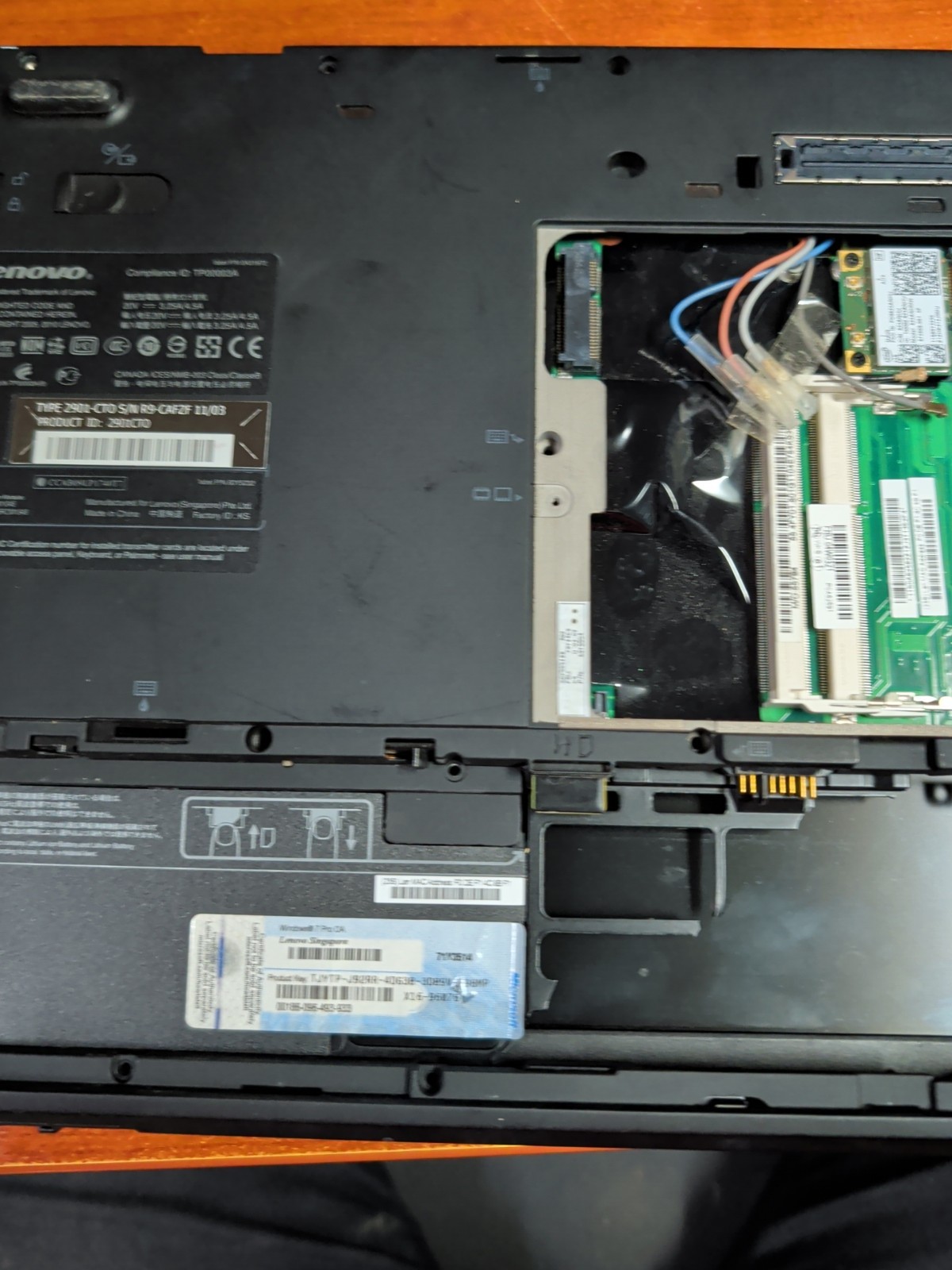 LENOVO THINKPAD T410S – FOR PARTS – INTEL CORE I5 See Pics. Parts****