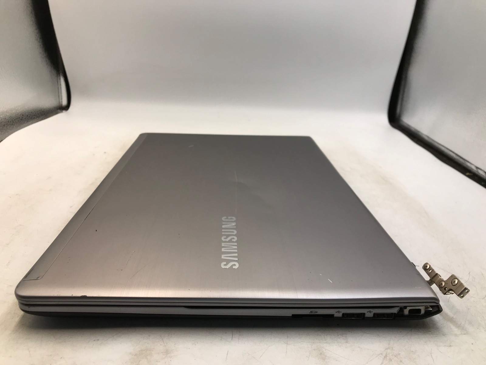 Samsung 510R Intel Core i7-3537U 15″ Laptop -BOOTS/BROKEN DISPLAY & HINGE- MZ