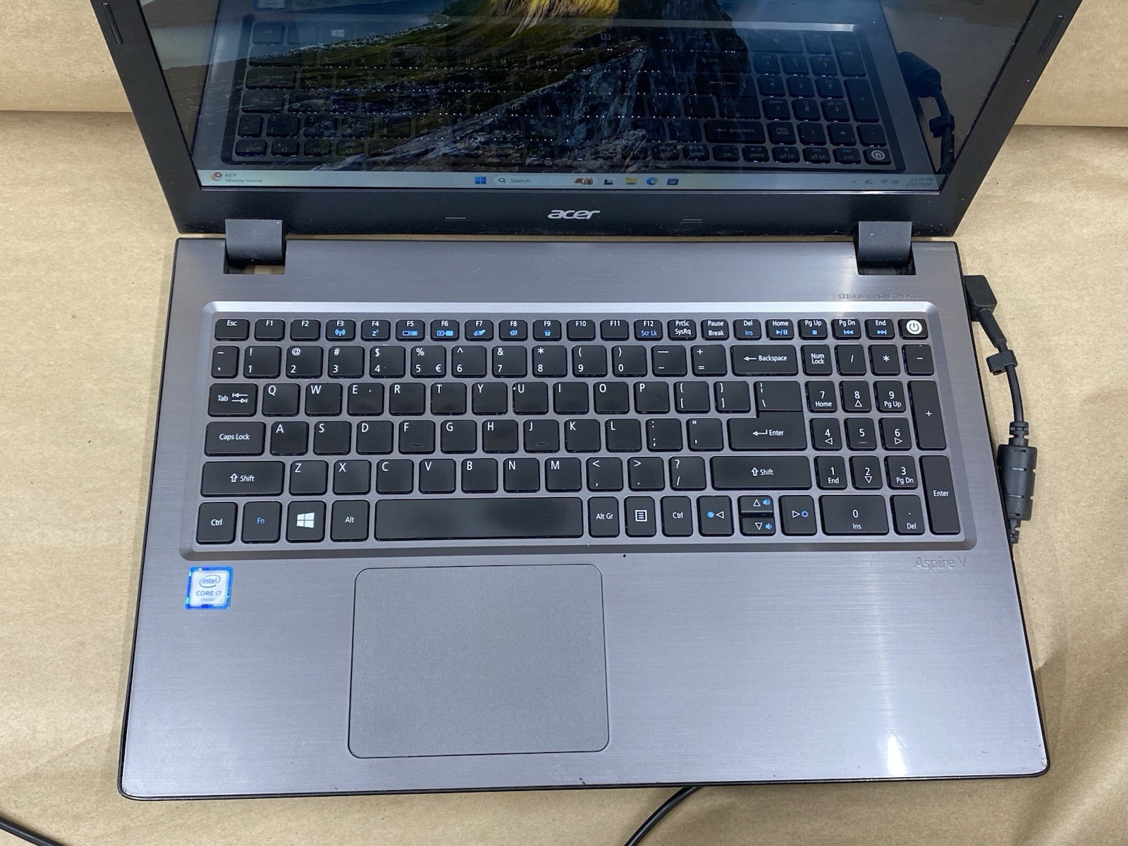 Acer Aspire V3-575T – 15.5″ FHD – i7-6500U – 6 GB – 256GB – Win 11 Pro – READ