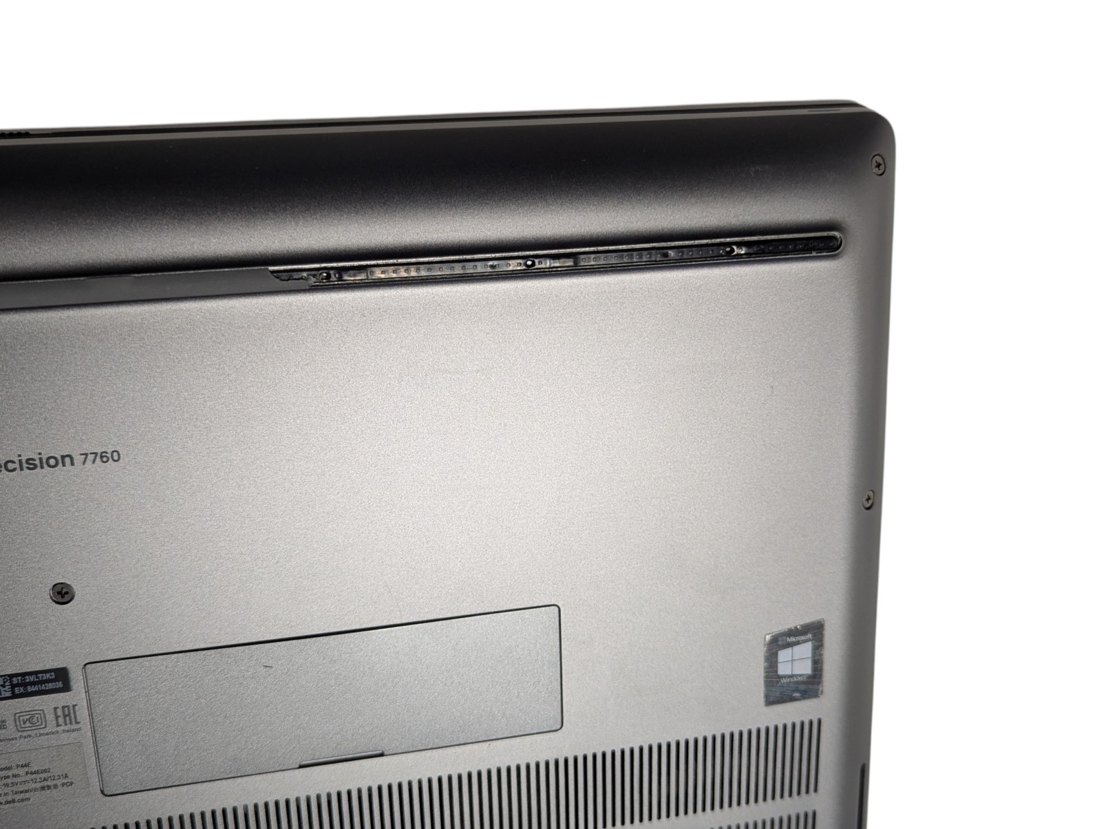 Dell Precision 7760 17″ W-11855M 3.20GHz 32GB RAM 2TB Grade D