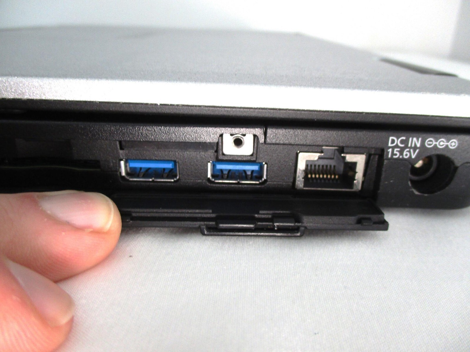 Panasonic Toughbook CF-54 14″ HD i5-5300U 2.3Ghz 8GB 128GB SSD Wi-Fi – LOW HOURS