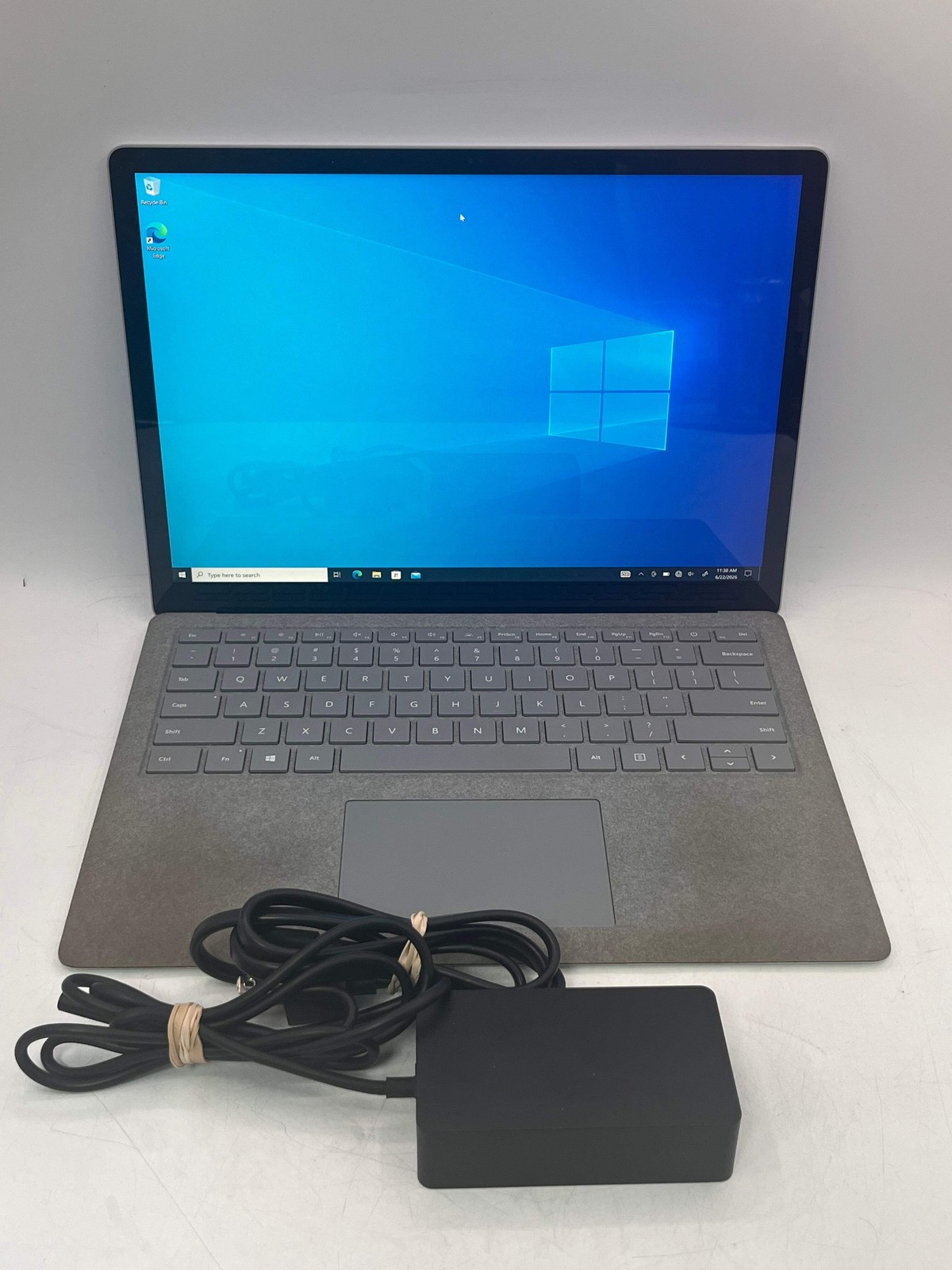 Microsoft 1769 Laptop Core i7-7660U 16GB 512GB 12″ w/ charger Silver