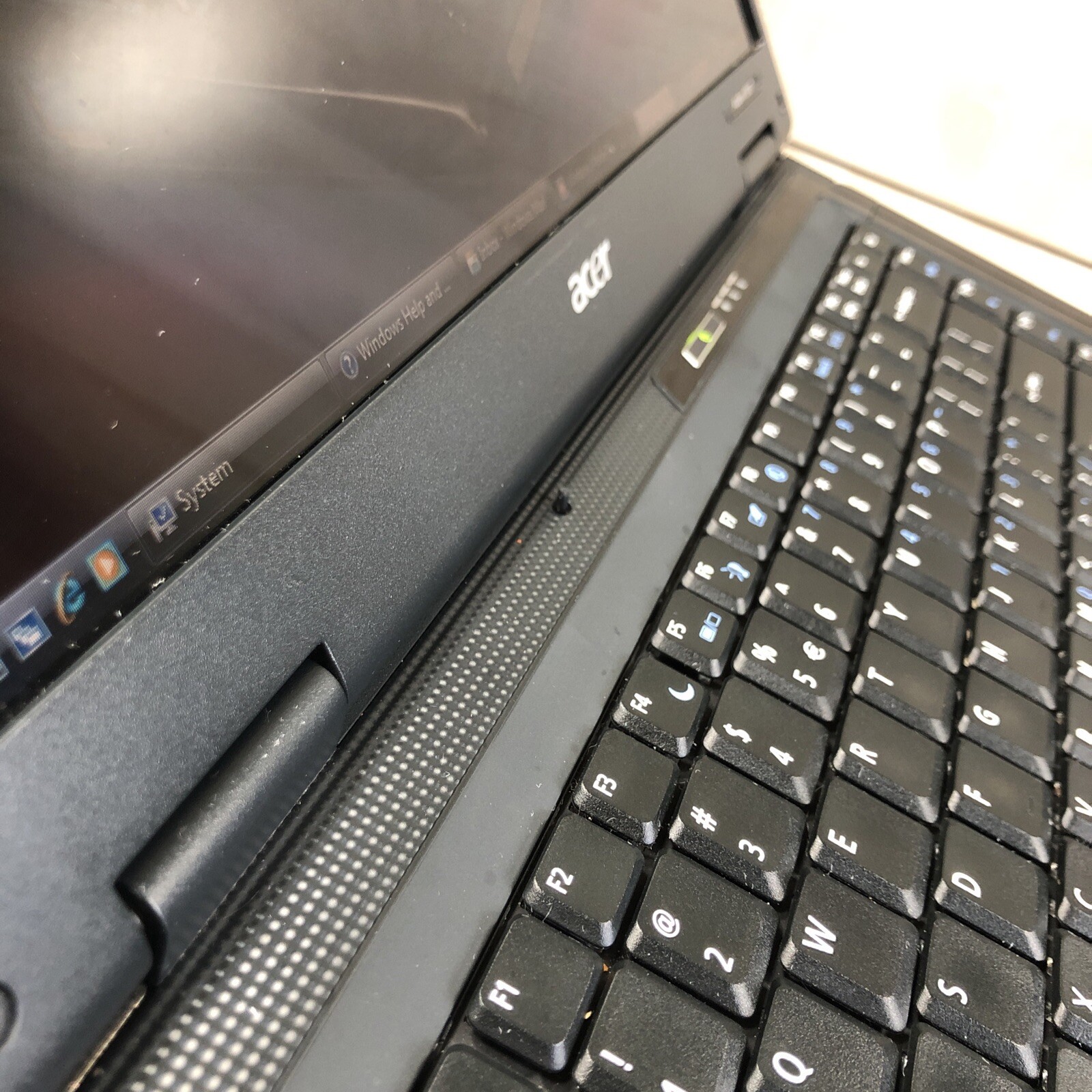Acer Aspire 5515 15.4″ Laptop (AMD Athlon 2650e 1.6GHz, 3GB/80GB, Windows