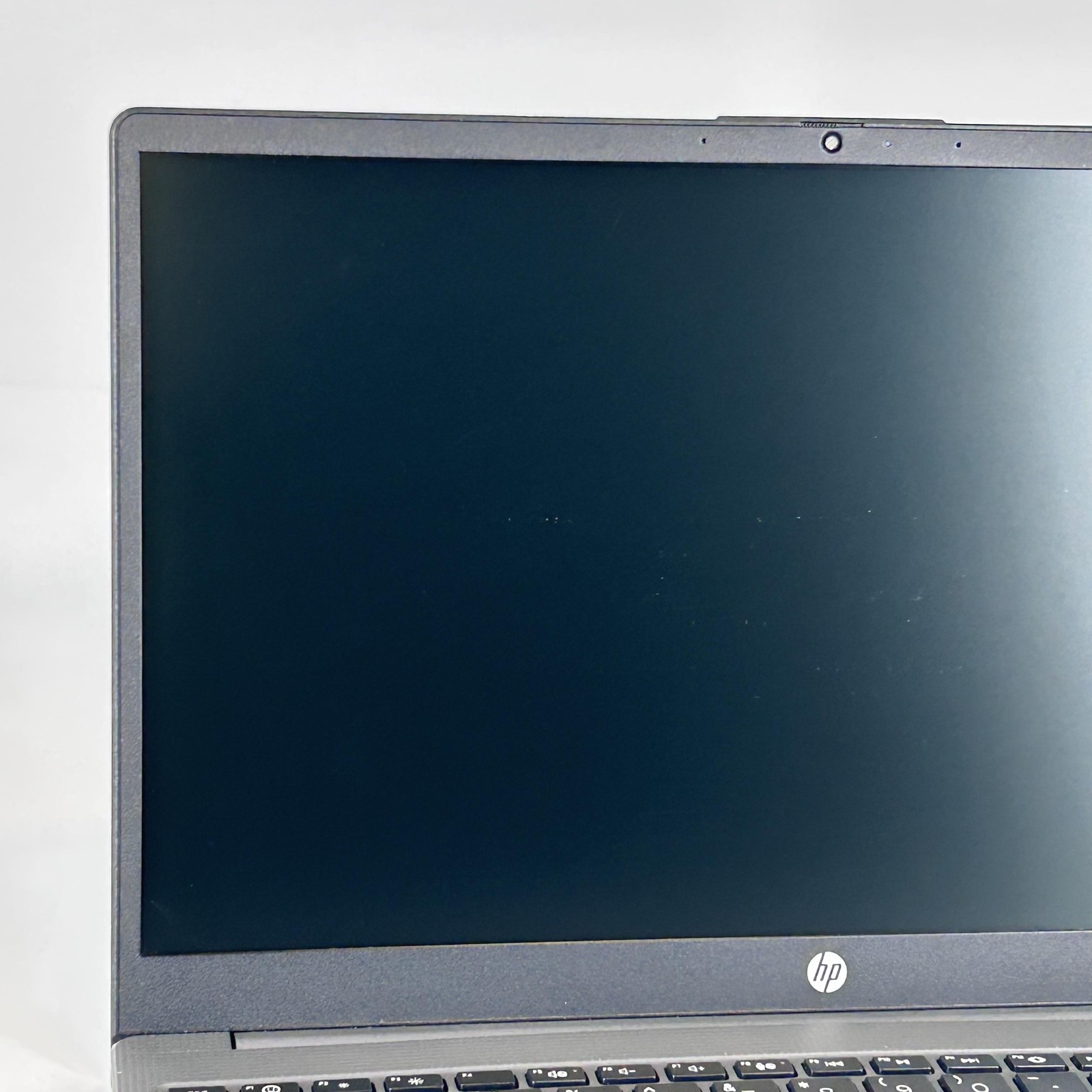 HP 255 G10 15.6 Silver HD 2.0 GHz Ryzen 3 7320U 8GB RAM 256GB SMOKE/HERBAL ODOR