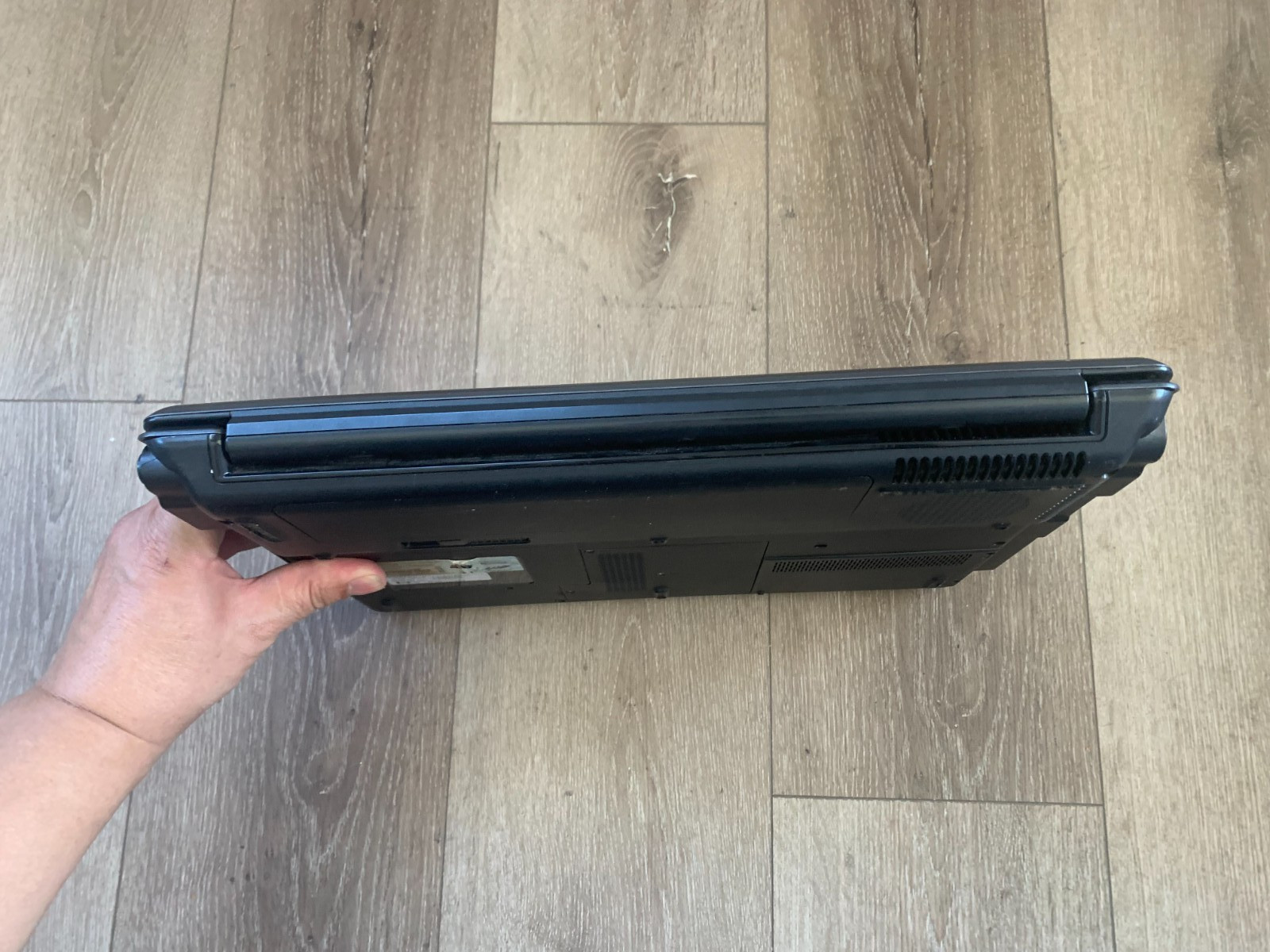 Compaq Presario V6000 15.4″ AMD Sempron 3500+ 1.80Ghz 1GB RAM 60GB HDD Win Vista