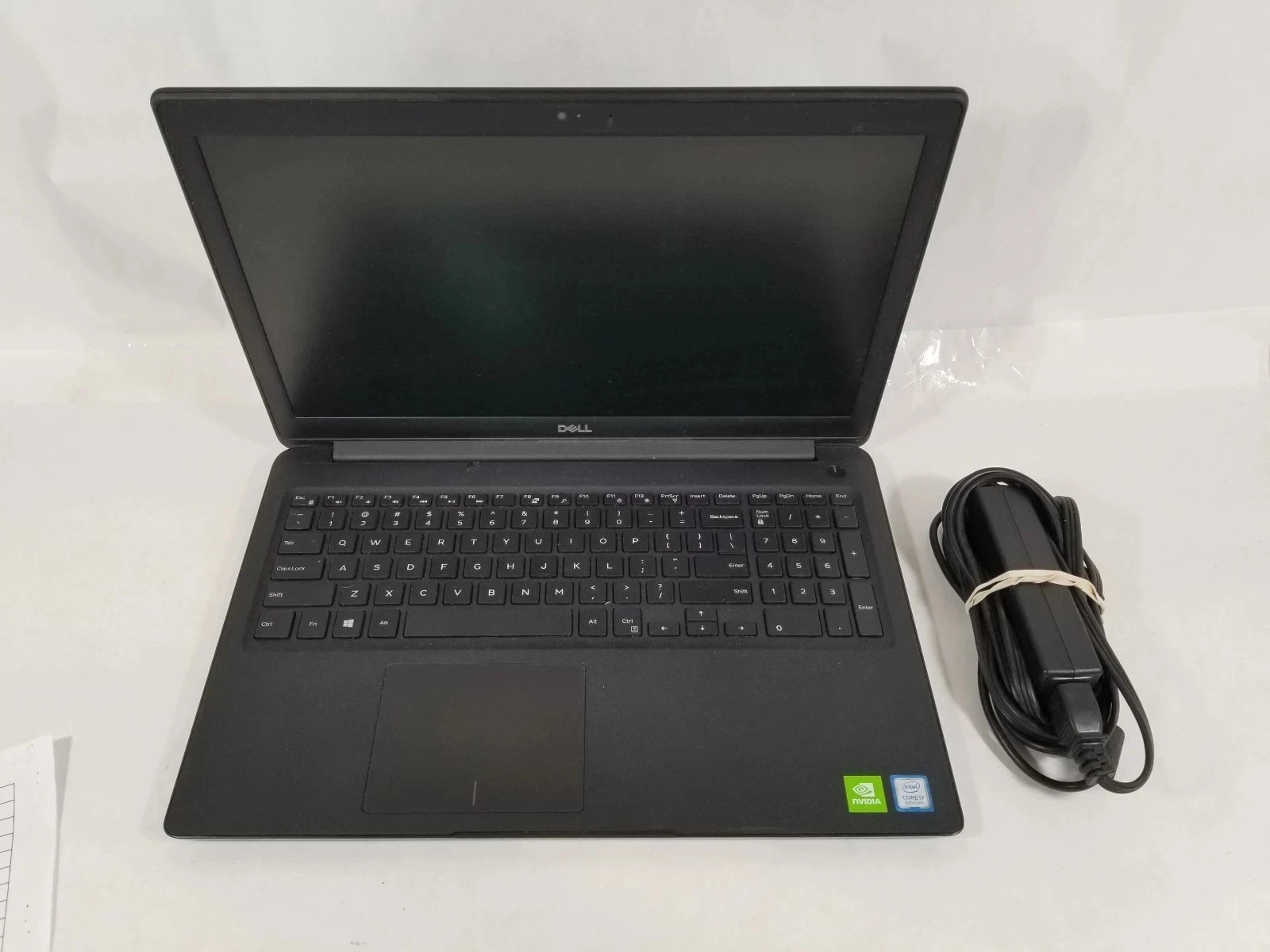 Dell Latitude 3500 i7-8565U 8GB RAM 256GB SSD NVIDIA M130 Win 11 Office 2021
