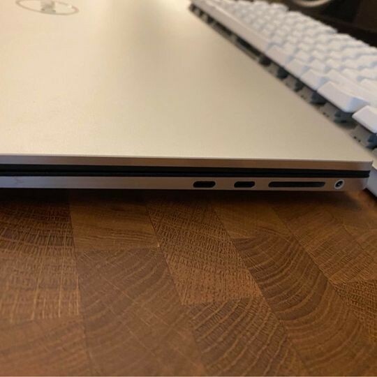 Dell XPS 17 9700 2060 Max-Q i7-10875h UHD 32GB RAM