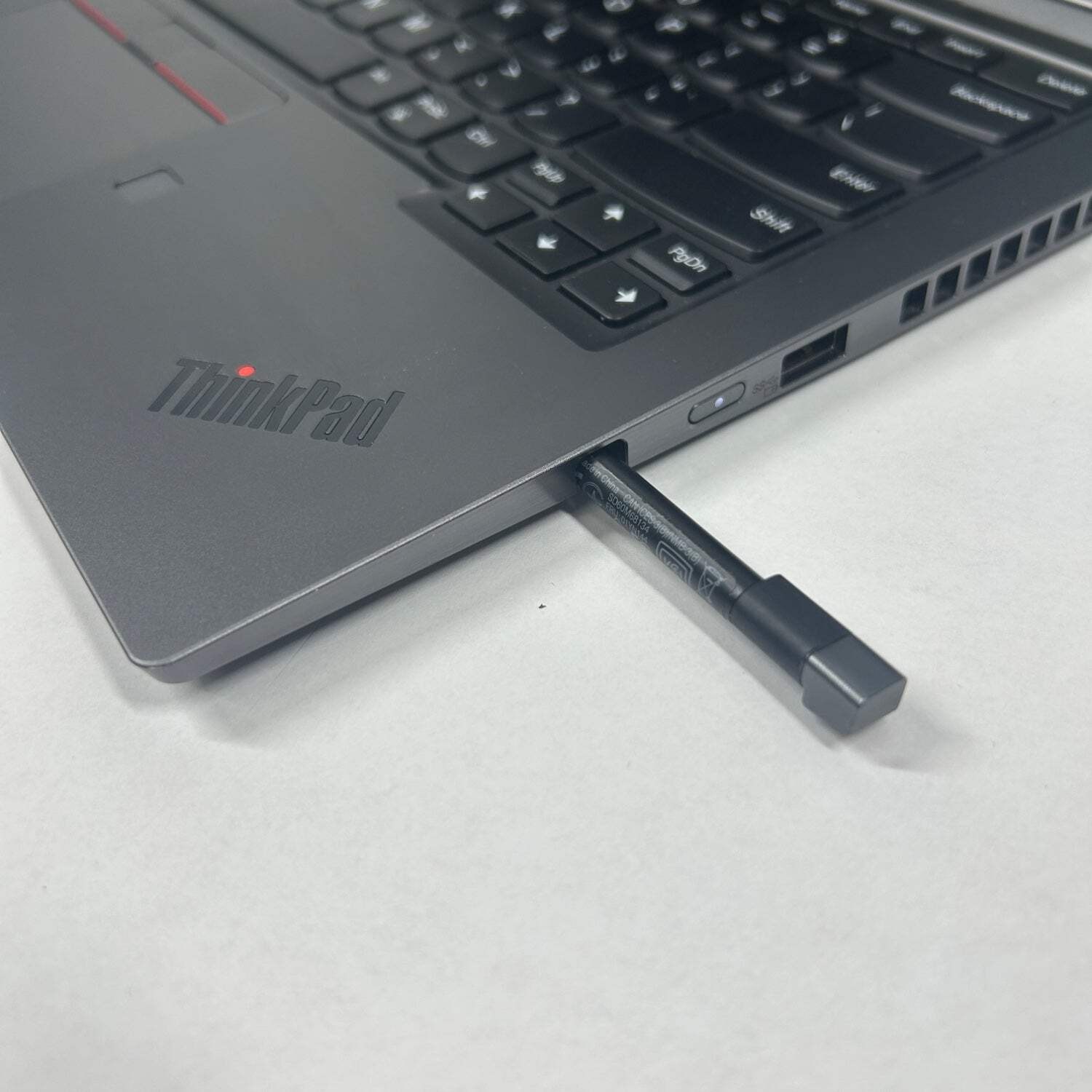 Lenovo ThinkPad X1 Yoga Gen 4 14″ i7-8665U 1.9GHz 16GB RAM 1TB SSD
