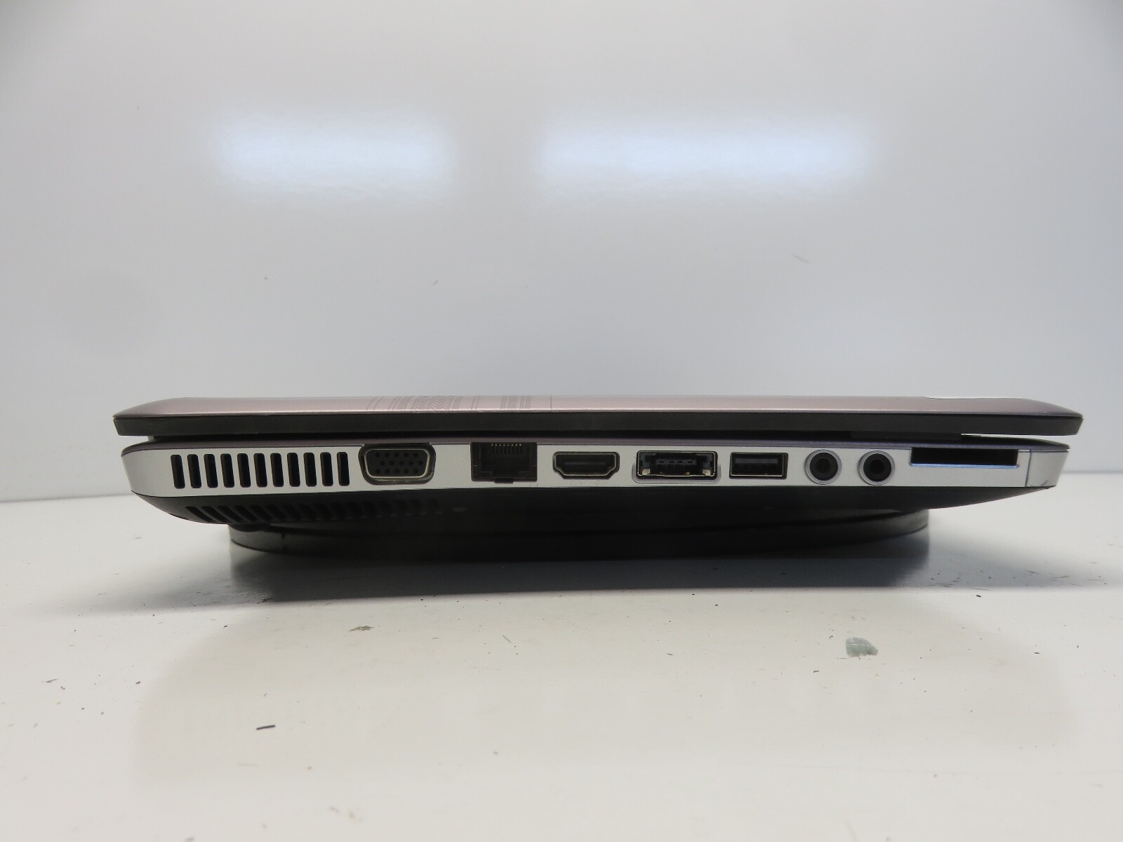 HP Pavilion DV6-3225dx Intel i3-M350 2.27GHz 4 GB NO HDD No Batt