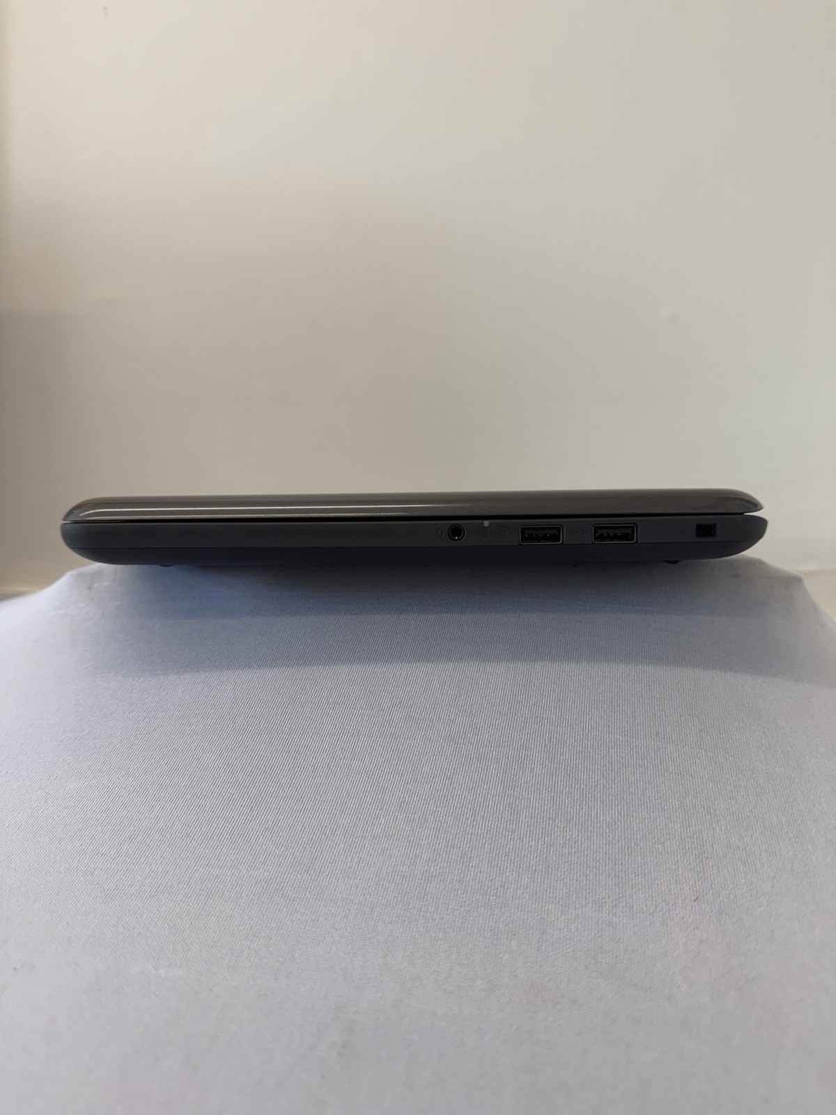 Dell Latitude 3380 Laptop – Good Screen – Intel i3-6006U – RAM 4 GB – Read Des