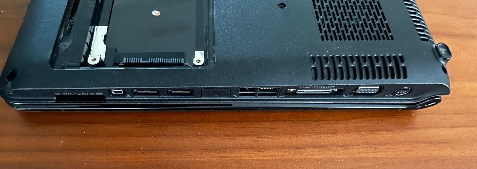 HP Pavilion dv9700 Laptop W Remote For Parts Only 17” Screen No Power No Battery