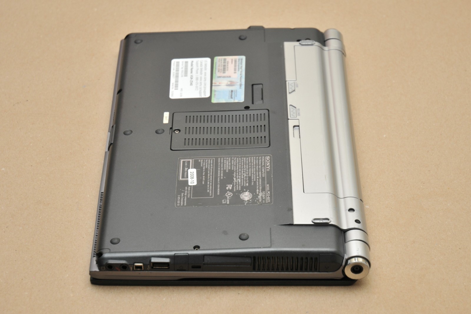 Sony VAIO VGN-Z540E C2Duo P8600 GeForce 9300M GS 320GB HDD 3GB RAM Windows Vista