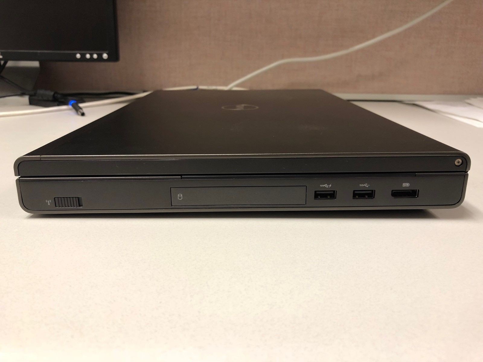 Workstation 17.3″ DELL M6800 i7-QUAD 512GB SSD + 2TB HDD DVDRW 32GB M6100 2GB